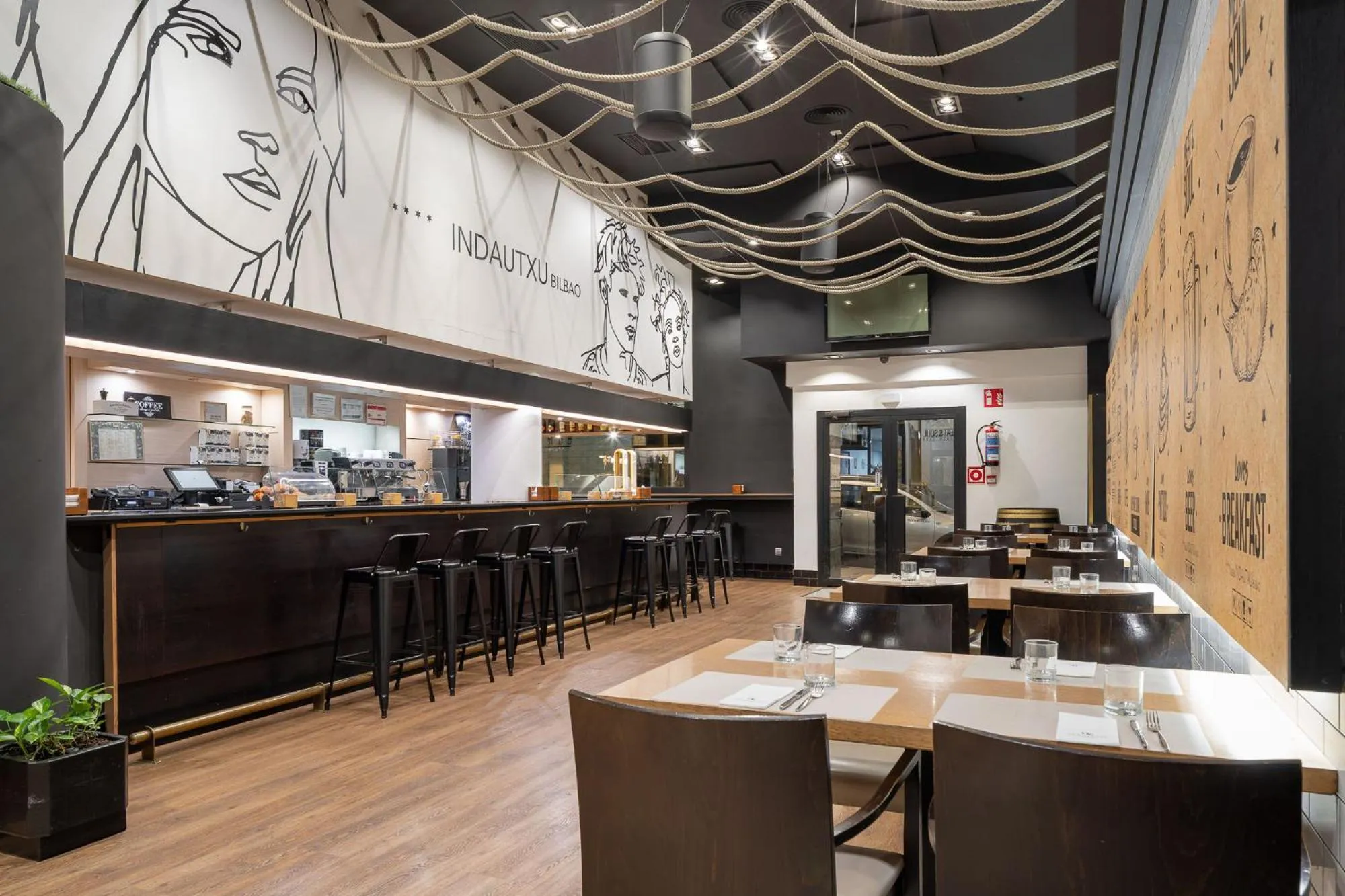 Lounge or bar in Hotel Indautxu