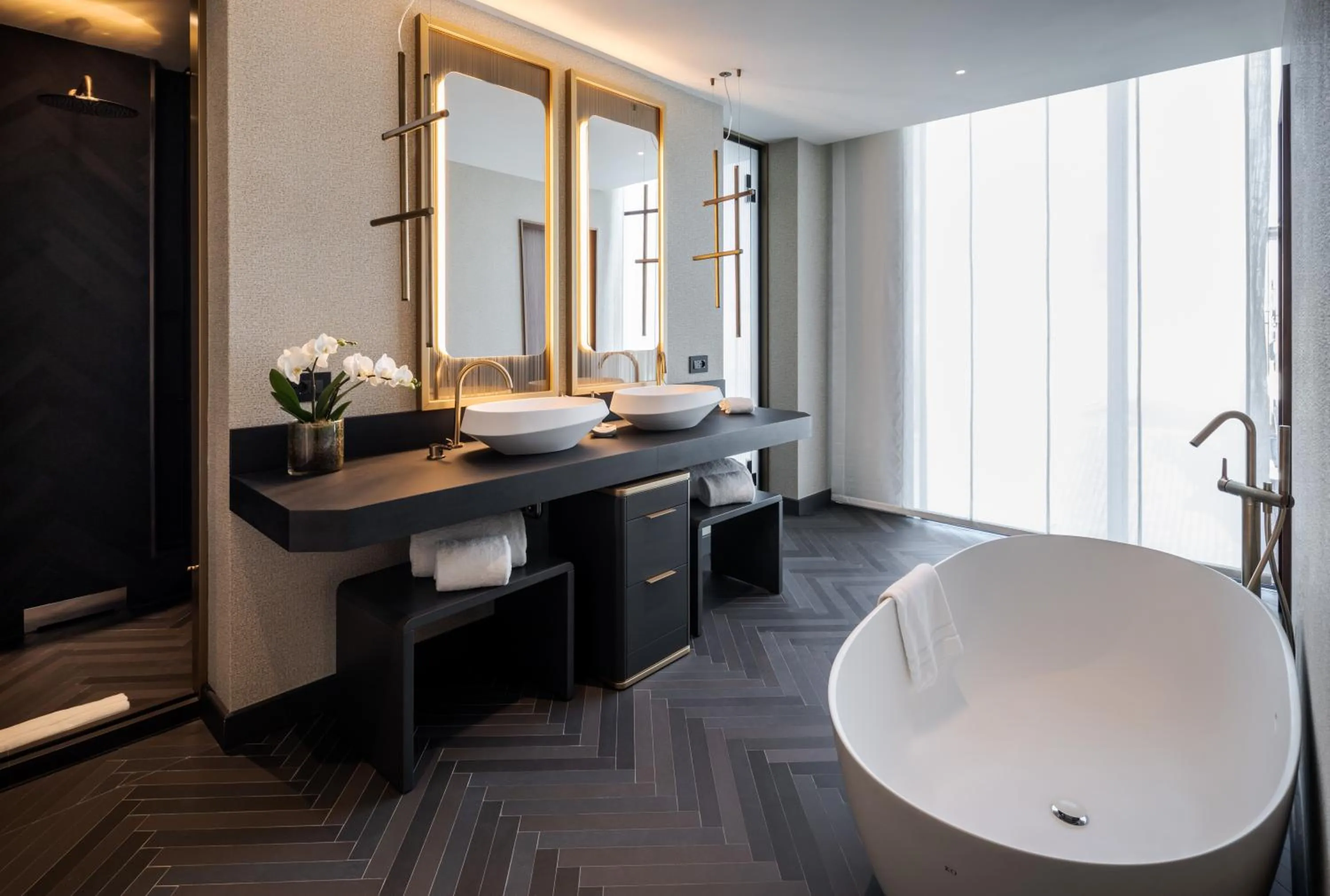 Bathroom in Casa Baglioni Milan - The Leading Hotels of the World