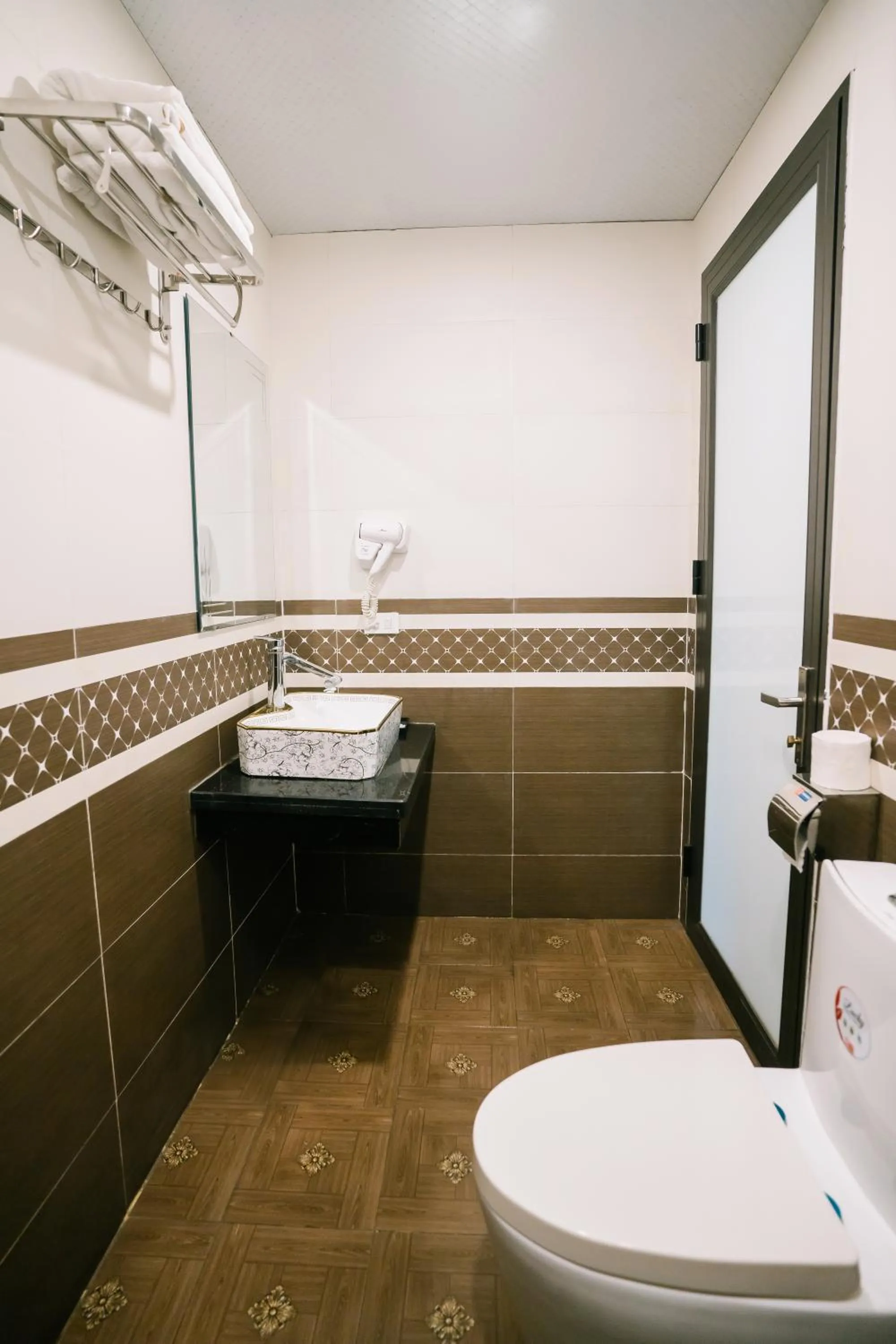 Shower in Tamcoc Catalina Hotel