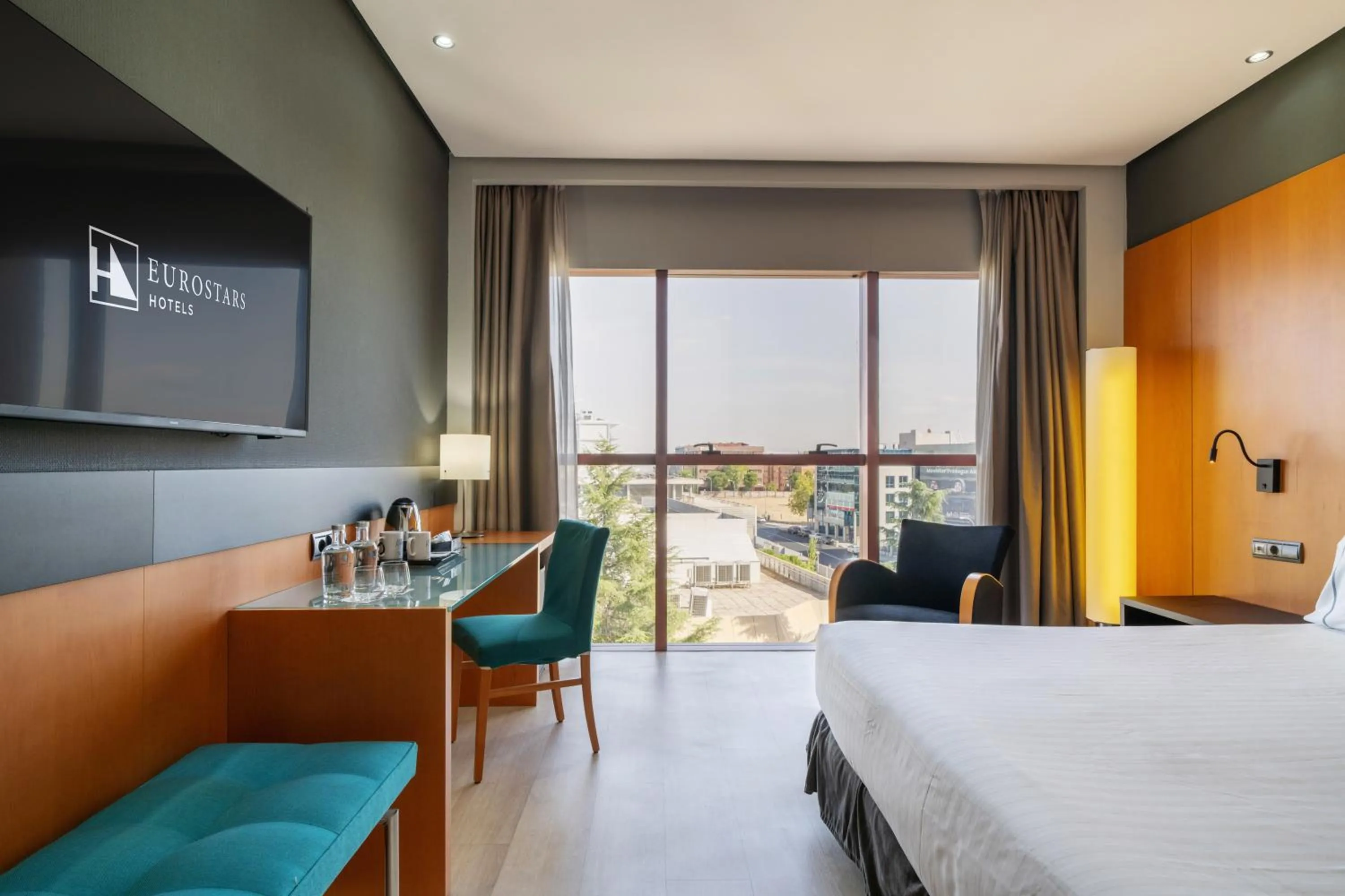 Property building, Bed in Eurostars Puerta Madrid