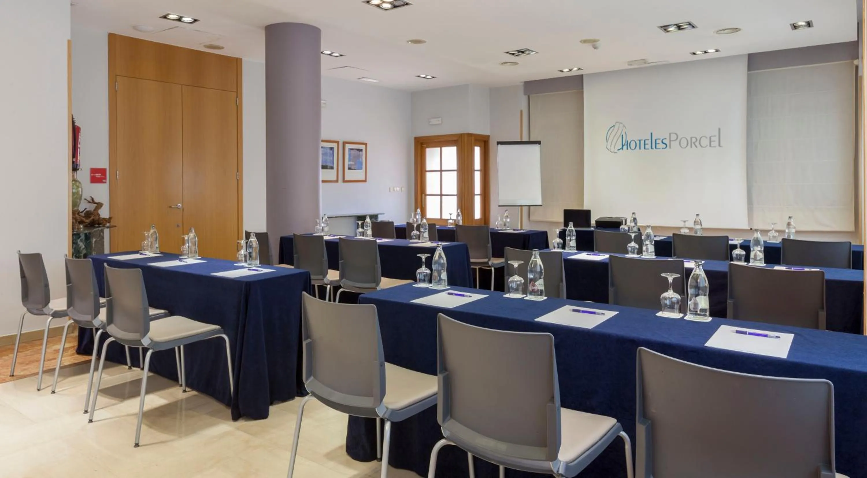 Business facilities in Porcel Torre Garden