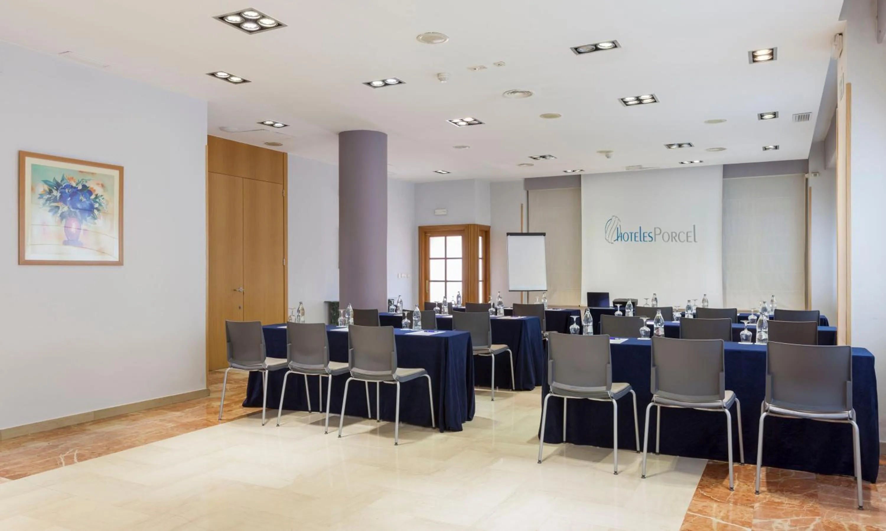 Business facilities in Porcel Torre Garden