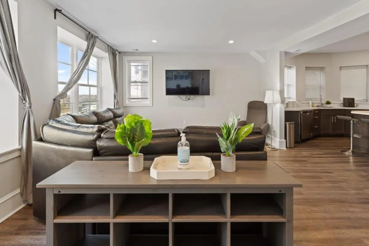 Steps from the Beach Spacious Modern 4BR 2BA Apt