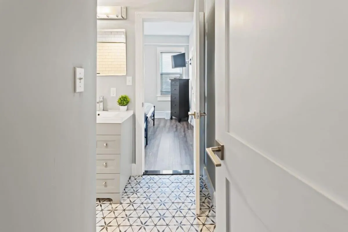 Steps from the Beach Spacious Modern 4BR 2BA Apt