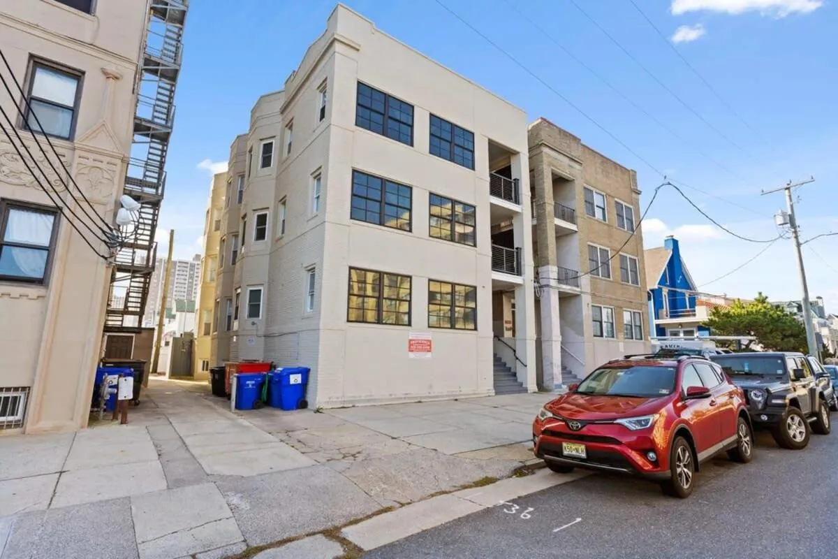 Steps from the Beach Spacious Modern 4BR 2BA Apt