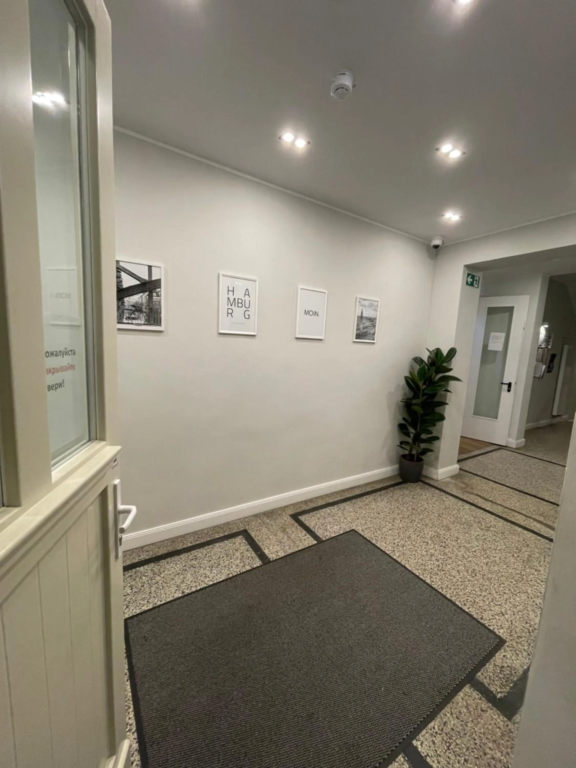 Facade/entrance in Ahoi Hostel