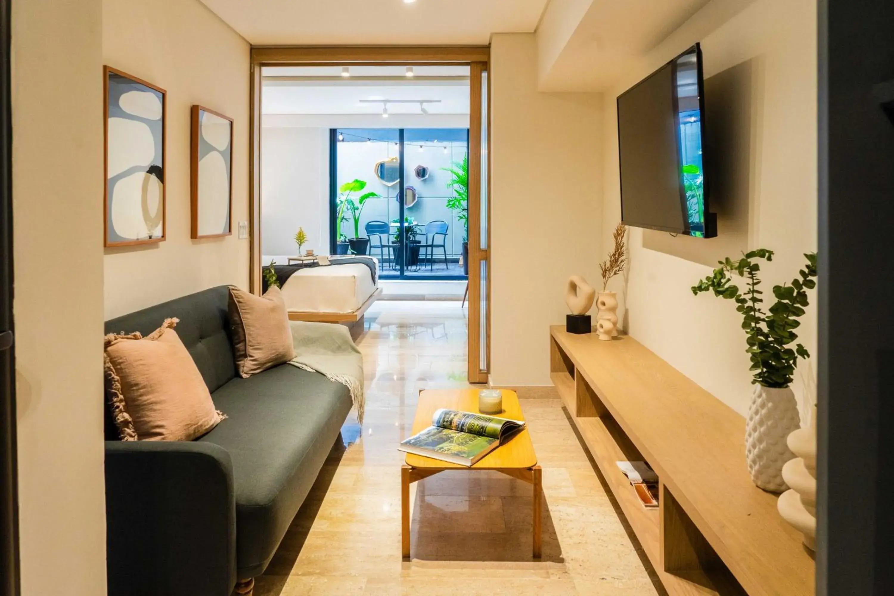 King Suite in ULIV Edgar Allan Poe King Suite in ULIV Edgar Allan Poe