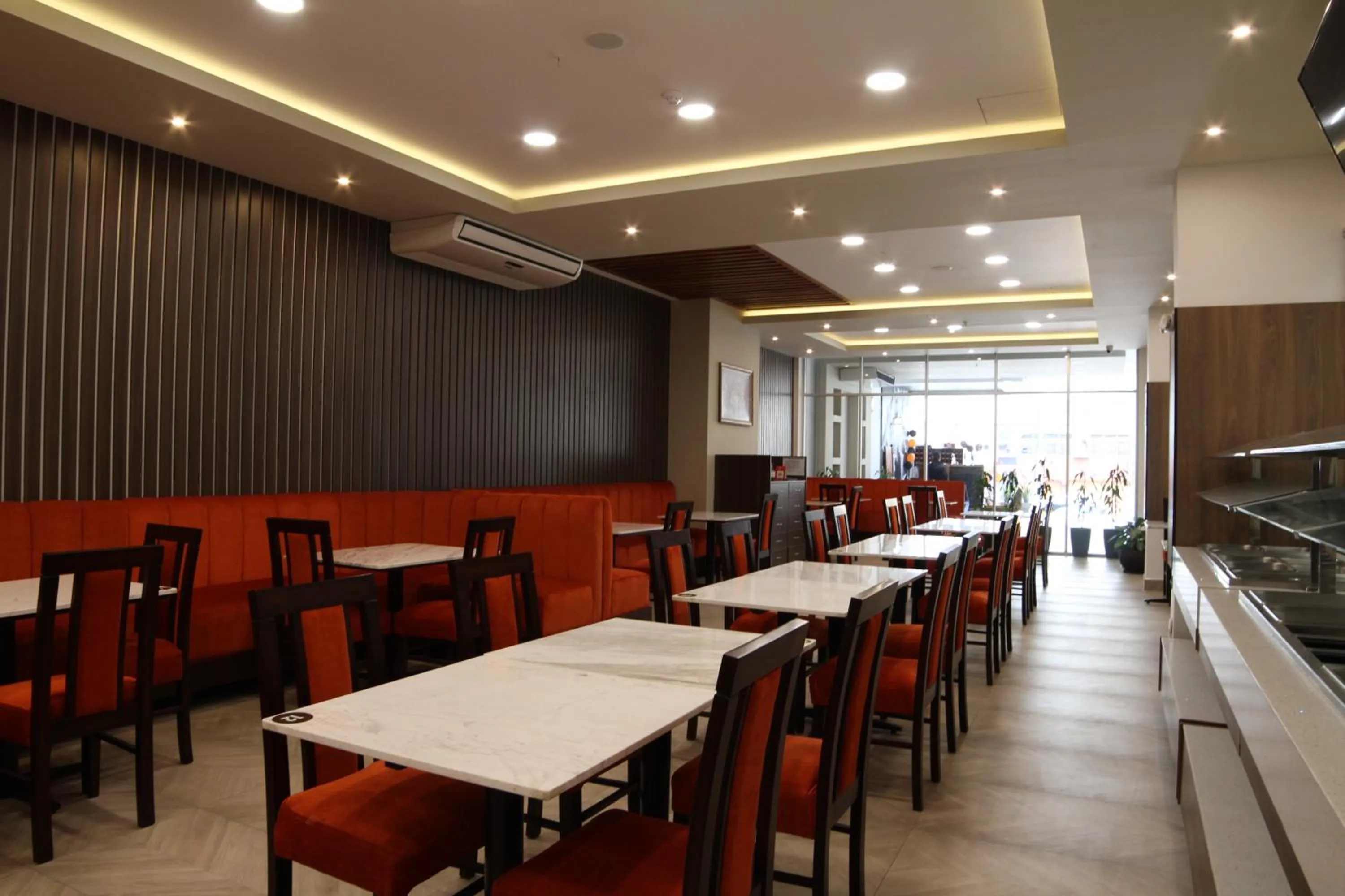 Restaurant/places to eat in SM HOTEL Plus