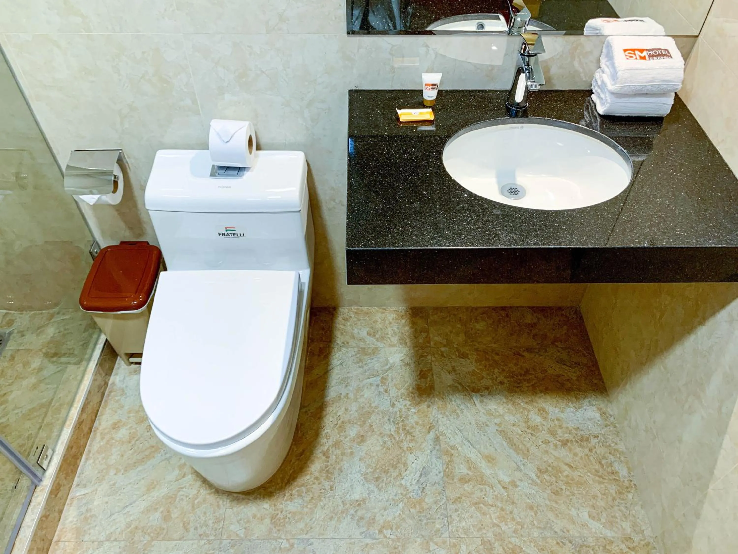 Toilet in SM HOTEL Plus