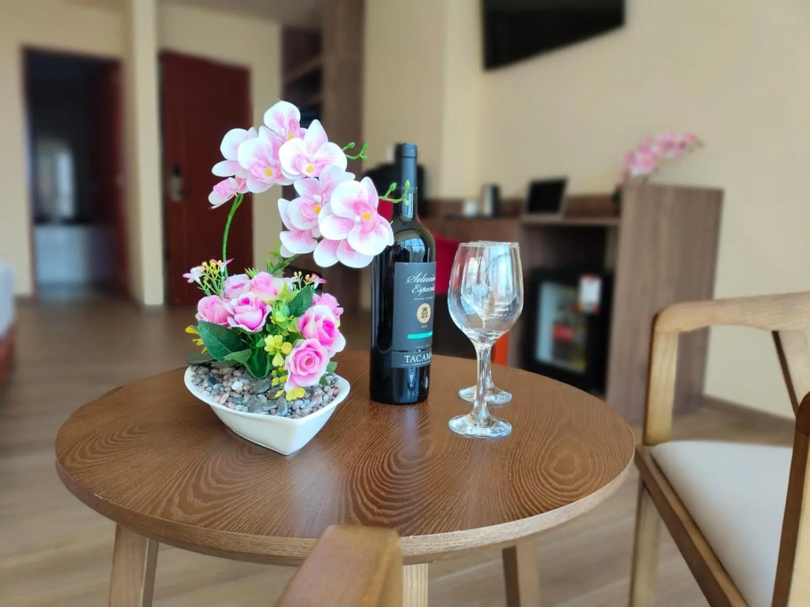 Dining area in SM HOTEL Plus