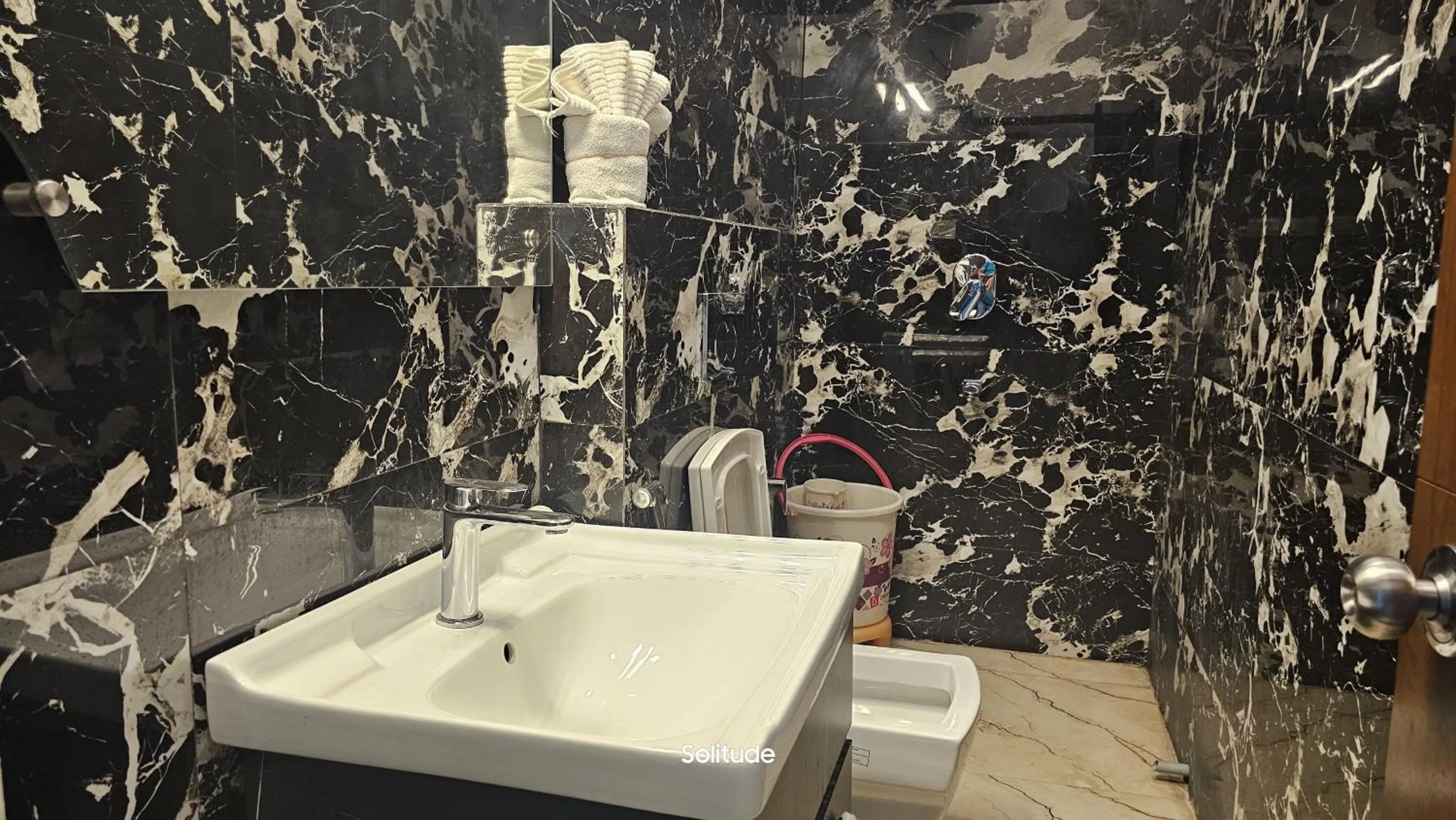 Shower in Solitude, The Boutique Hotel