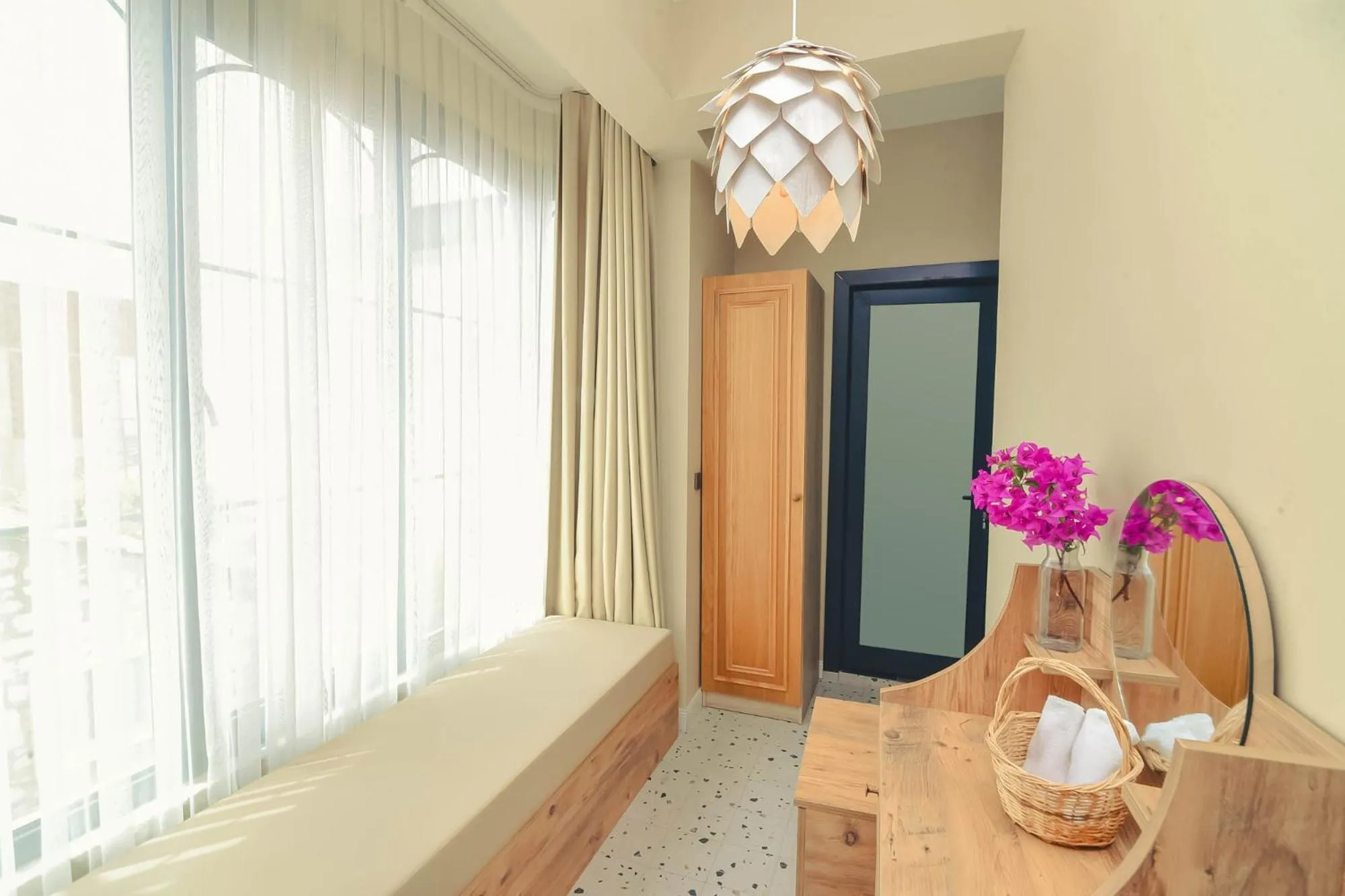 Photo of the whole room in Sulty's Avlu