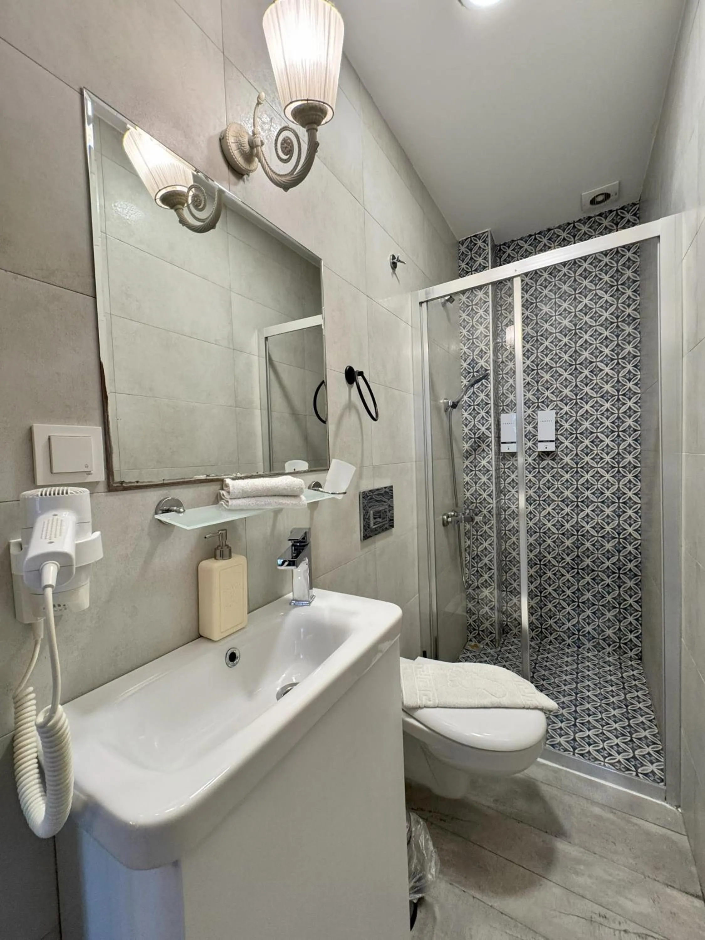 Shower in Sulty's Avlu