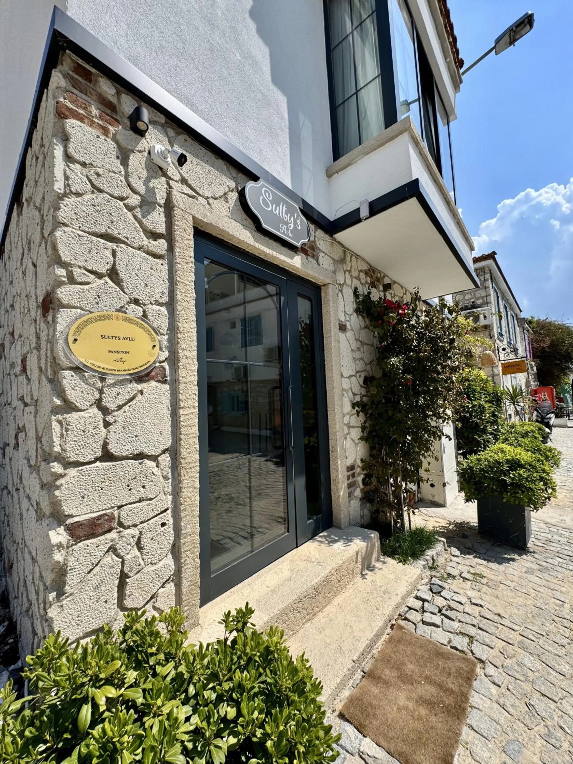 Property building in Sulty's Avlu