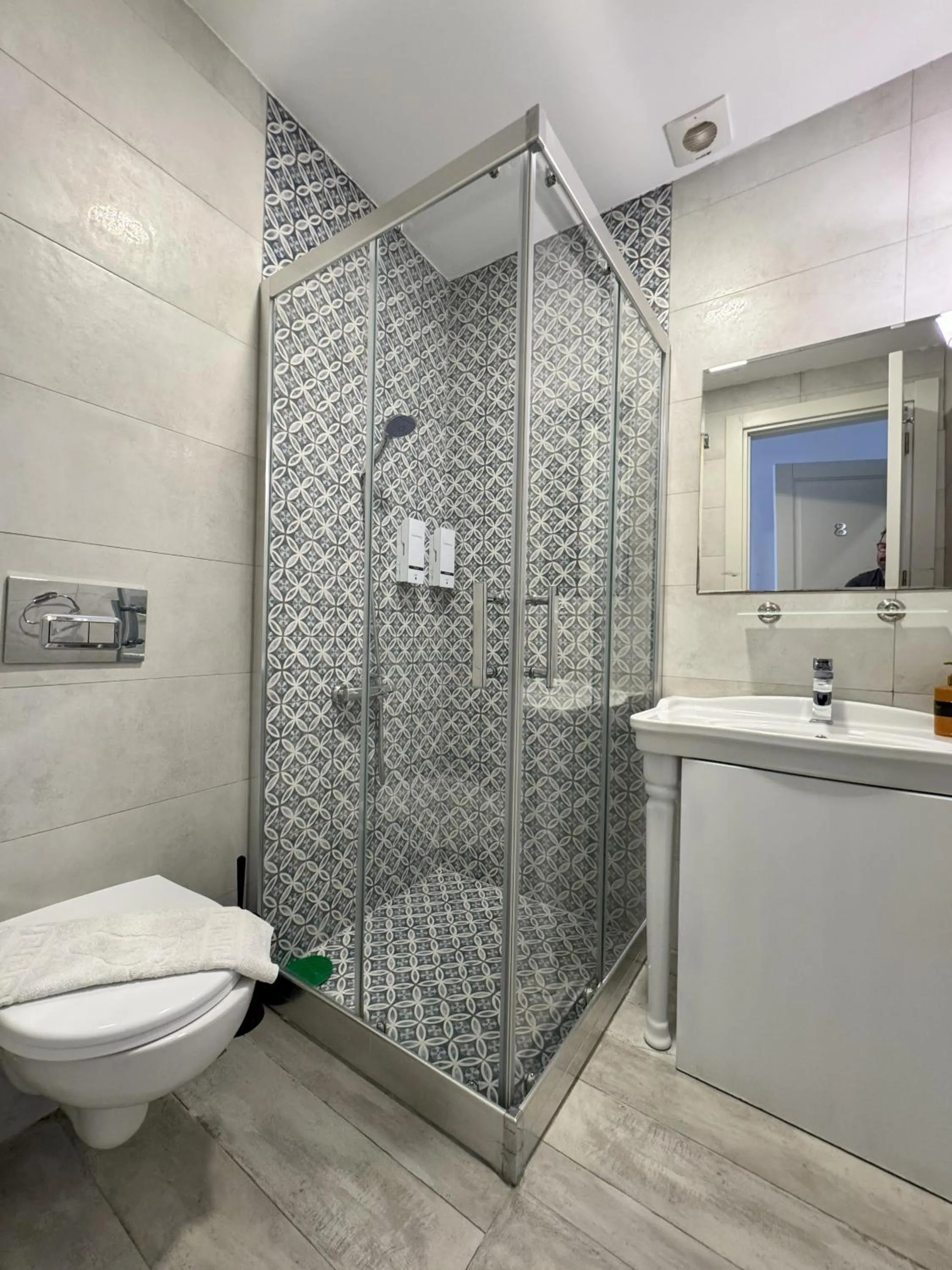 Shower in Sulty's Avlu