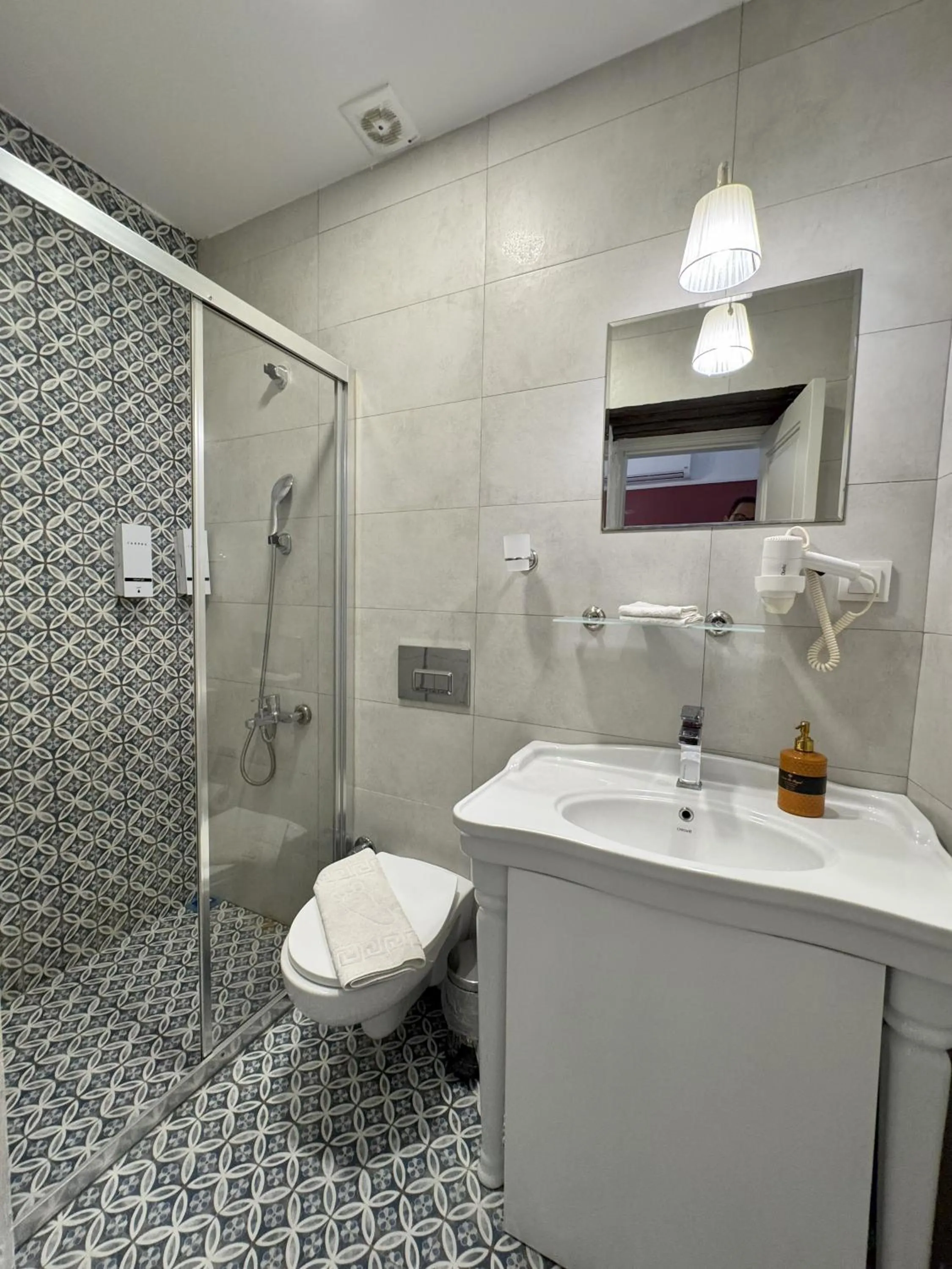 Shower in Sulty's Avlu