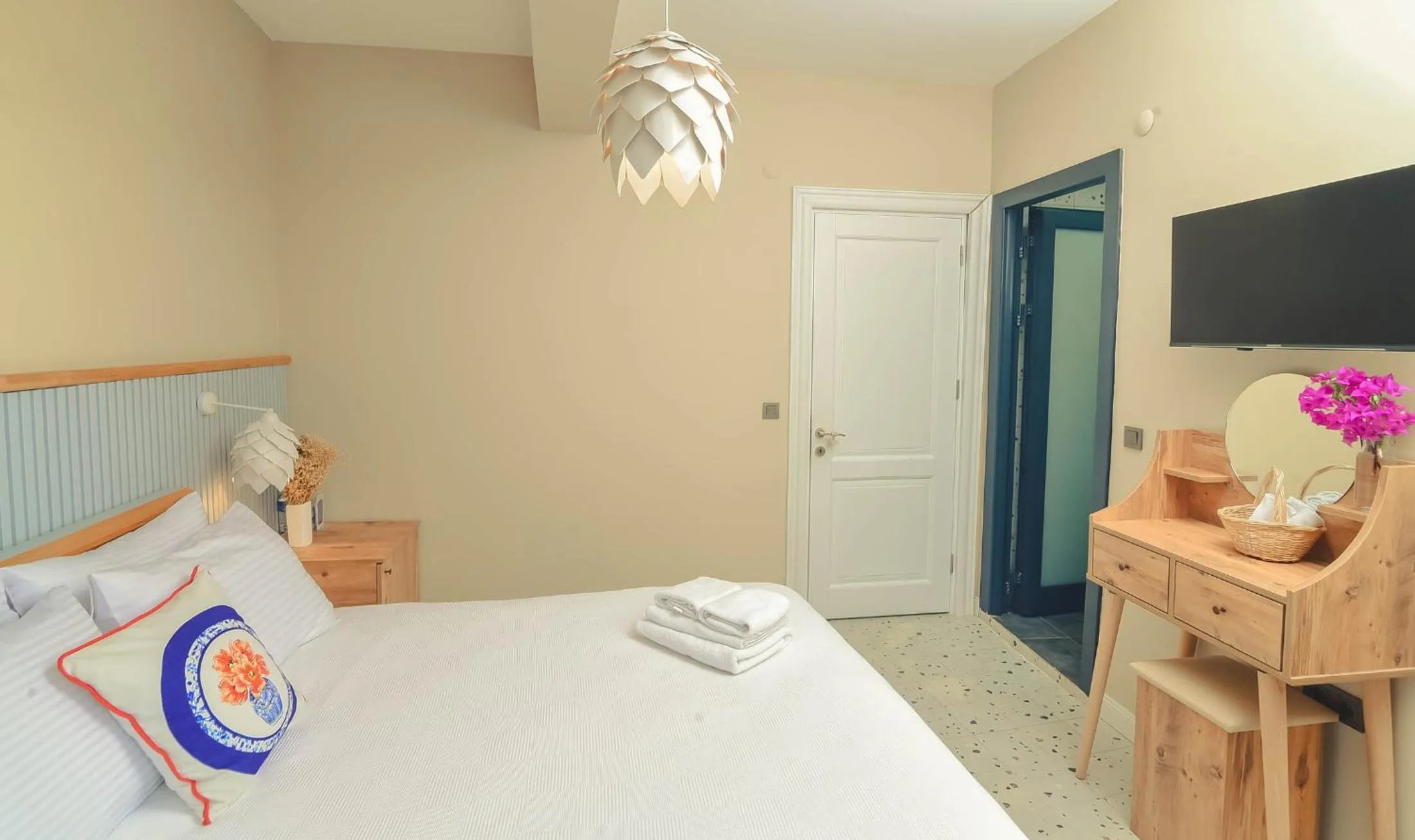 Photo of the whole room in Sulty's Avlu