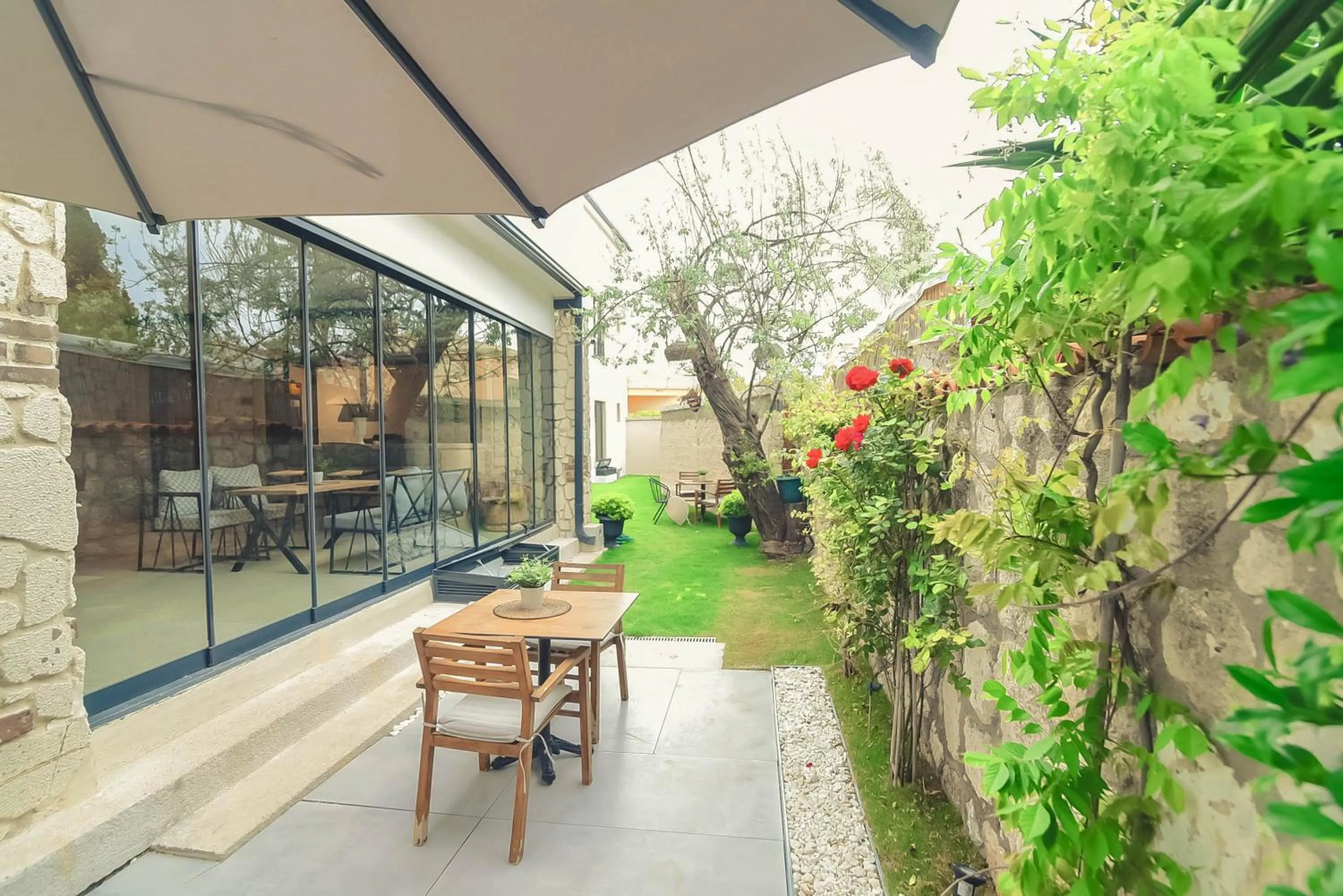 Property building in Sulty's Avlu