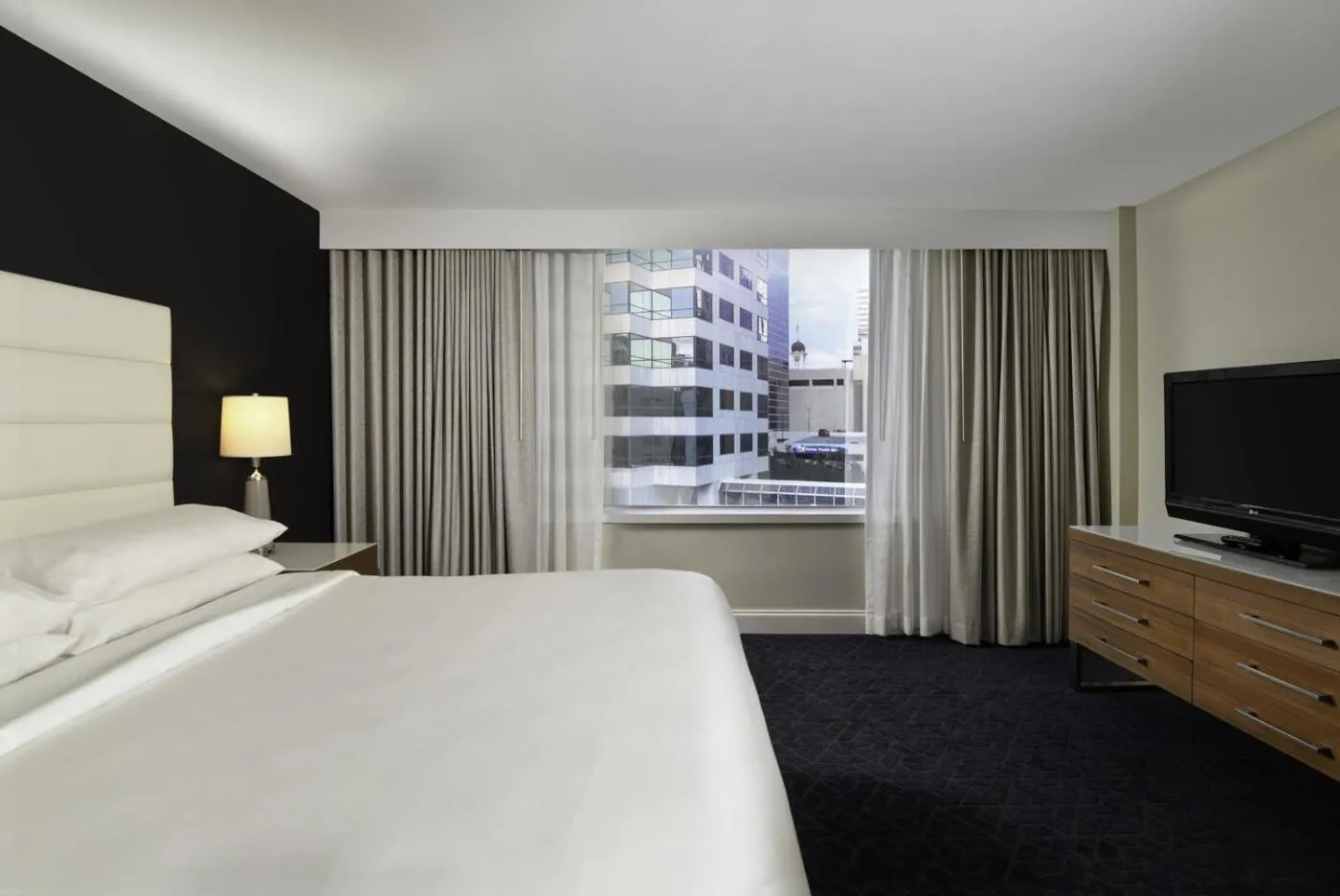 Photo of the whole room, Bed in Hotel Tampa Riverwalk