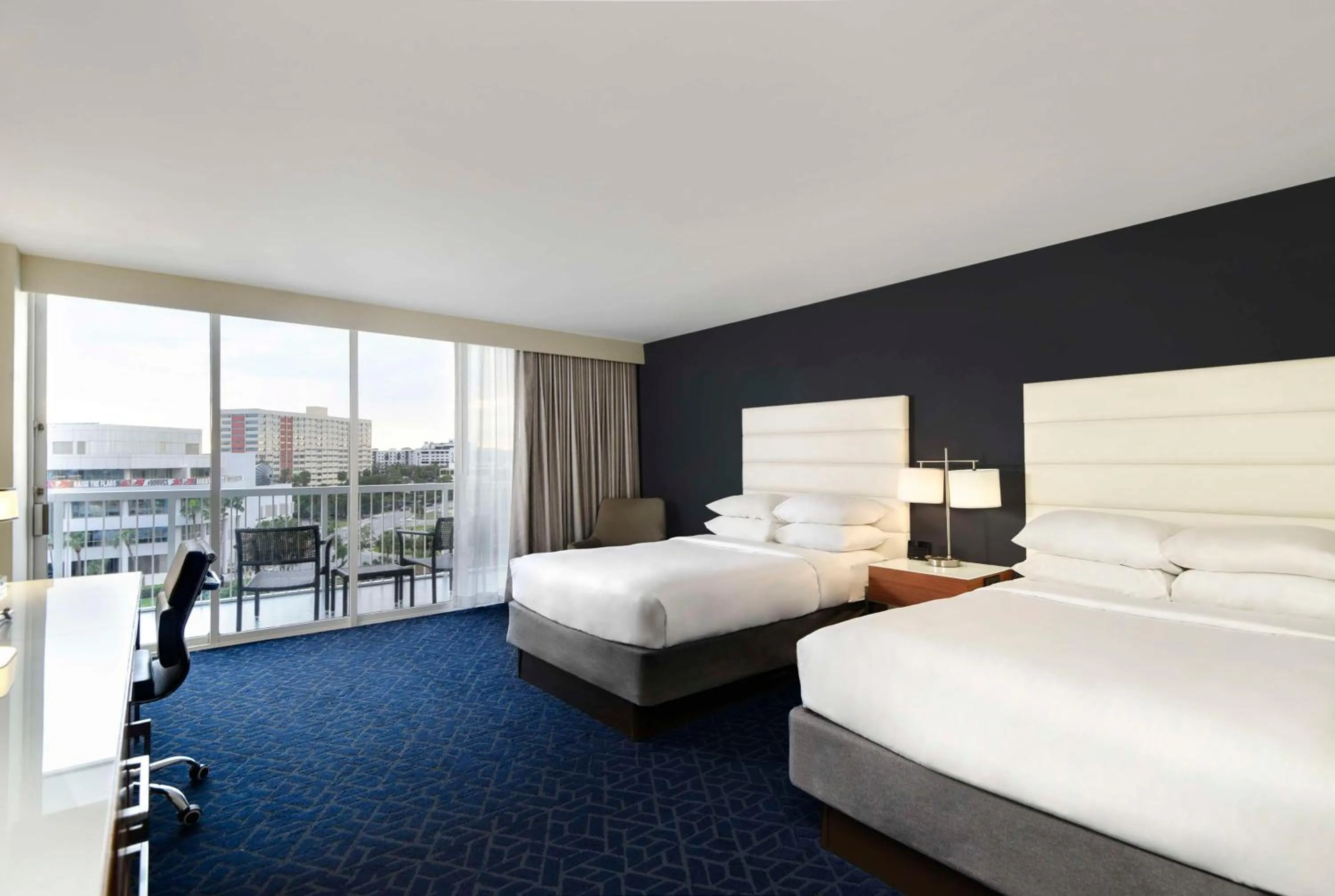 Bed in Hotel Tampa Riverwalk