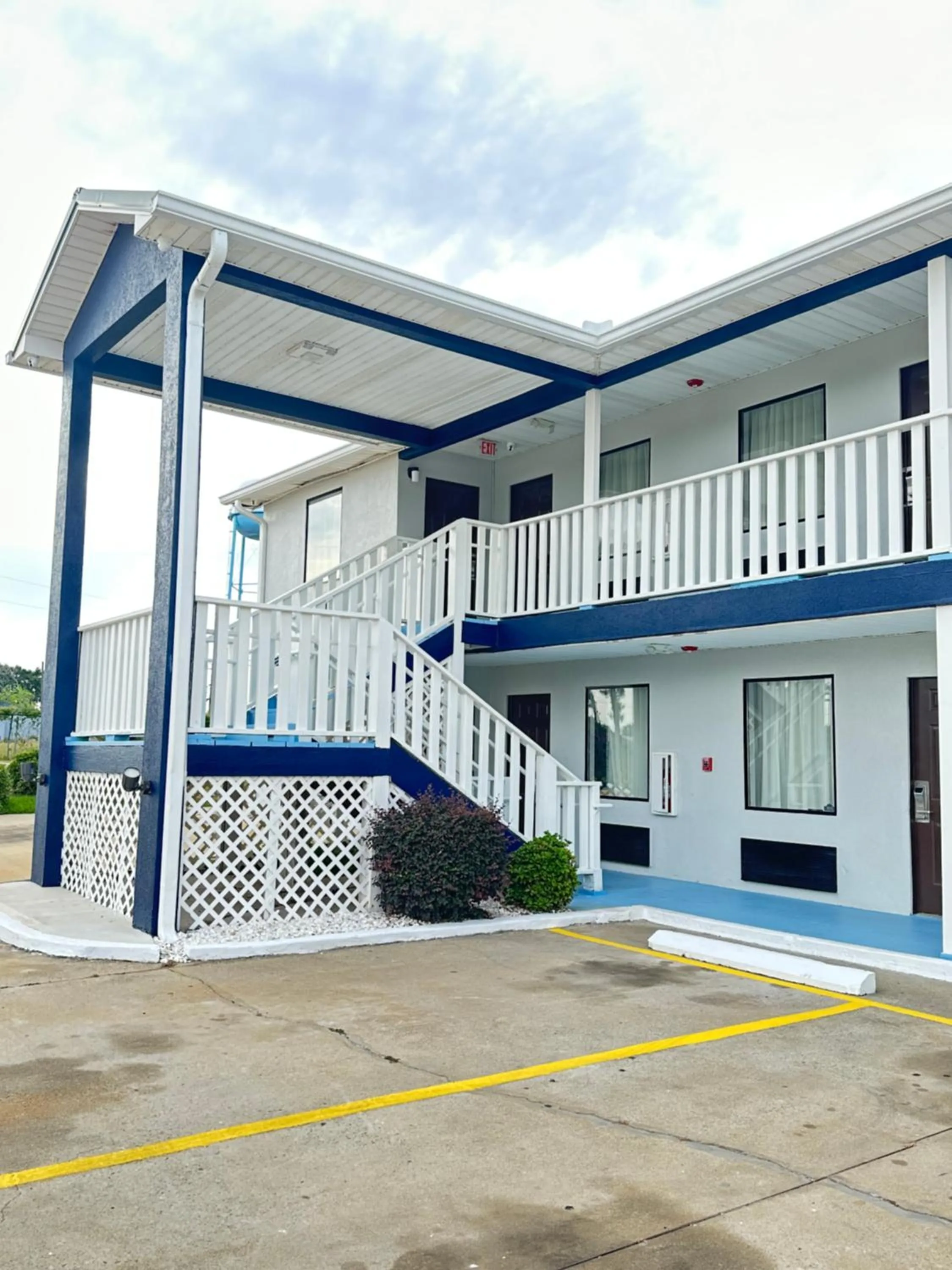 Property building in Sylvester Inn