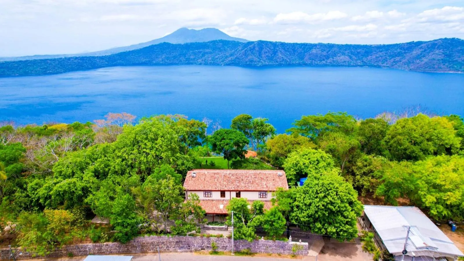 Property building in El Guayacán