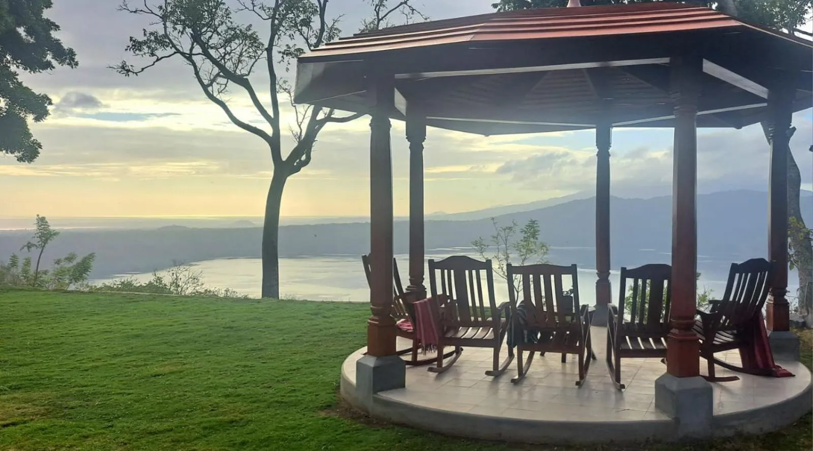 Lake view in El Guayacán