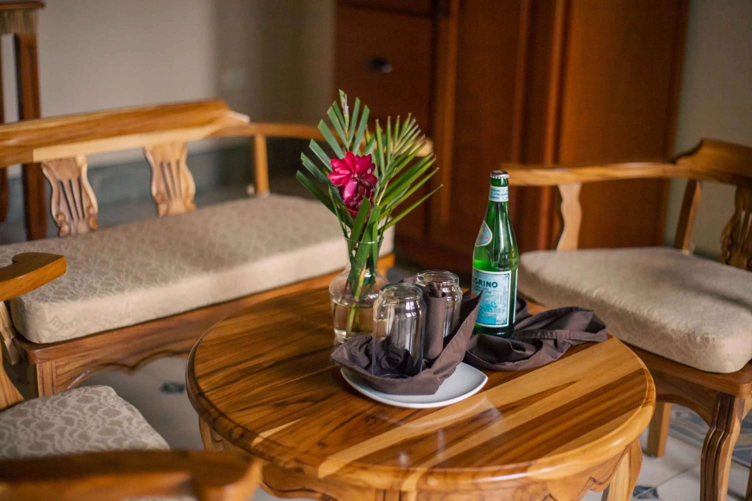 Seating area in El Guayacán