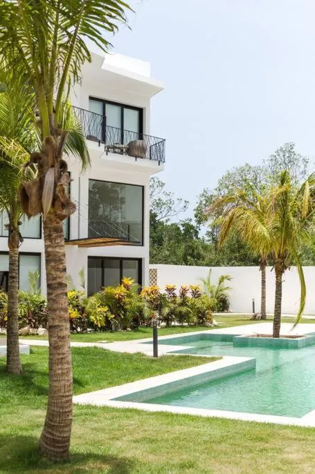 Neem 21 NILAY, Elegant Apartment 10 min from the Beach