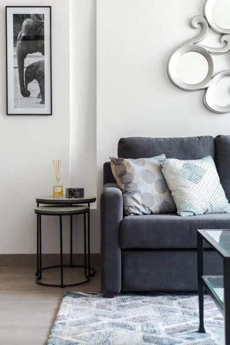 Neem 21 NILAY, Elegant Apartment 10 min from the Beach