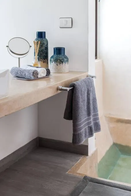 Neem 21 NILAY, Elegant Apartment 10 min from the Beach