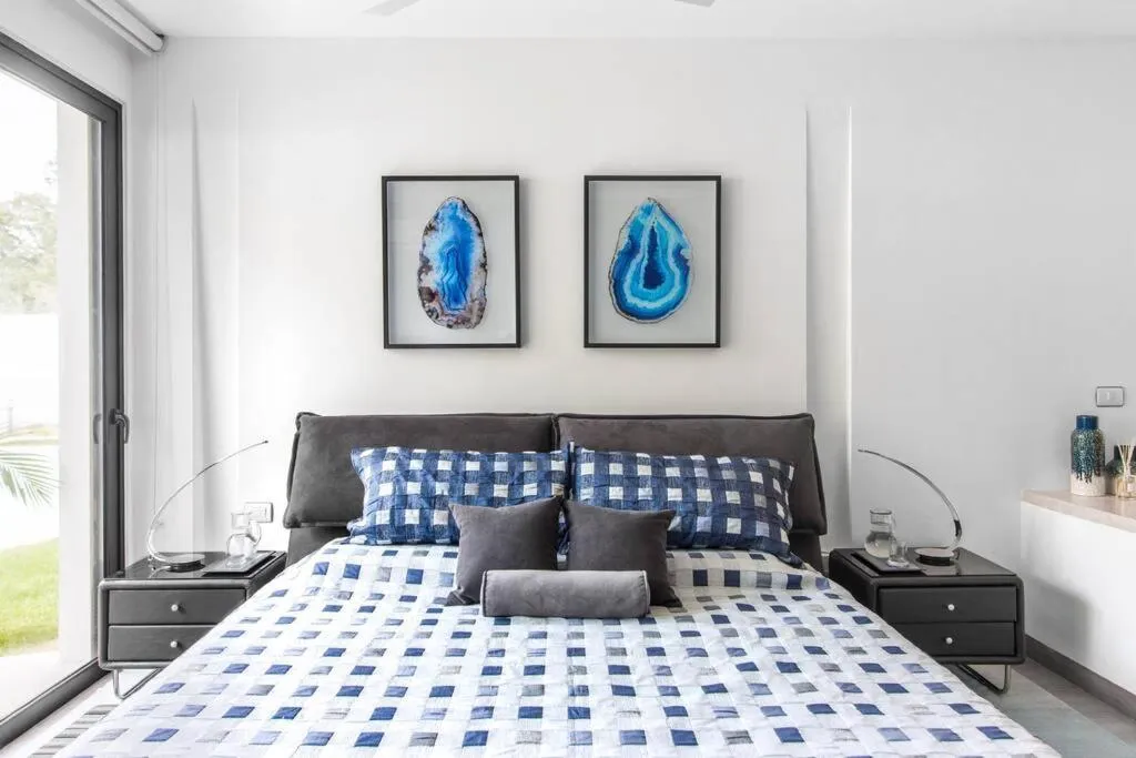 Bed in Neem 21 NILAY, Elegant Apartment 10 min from the Beach