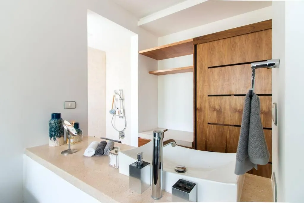 Neem 21 NILAY, Elegant Apartment 10 min from the Beach