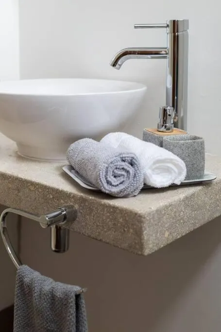 Neem 21 NILAY, Elegant Apartment 10 min from the Beach