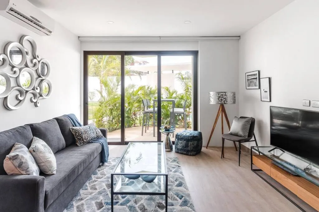 Neem 21 NILAY, Elegant Apartment 10 min from the Beach