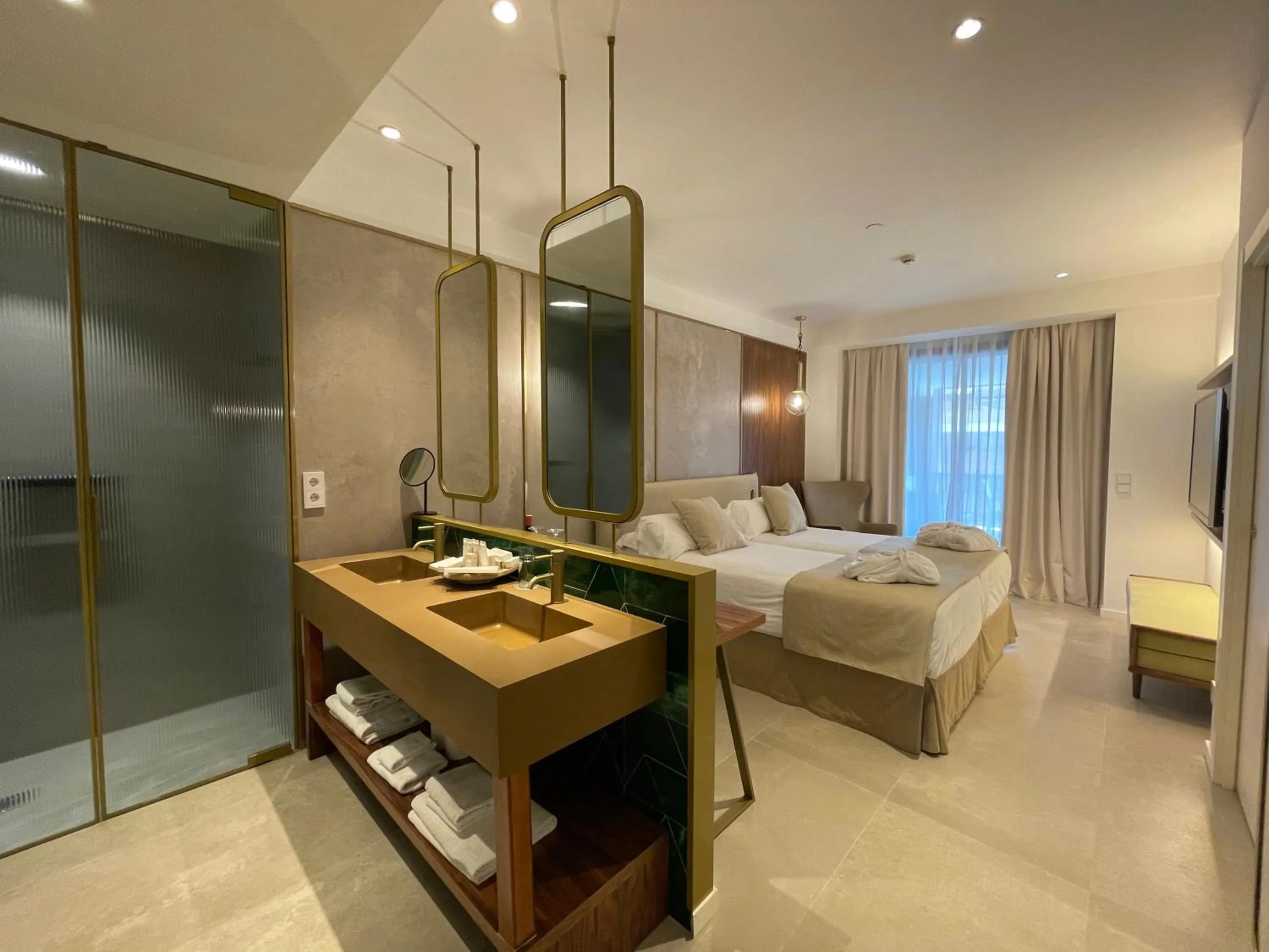 Photo of the whole room, Bed in Gran Hotel Guadalpín Banus