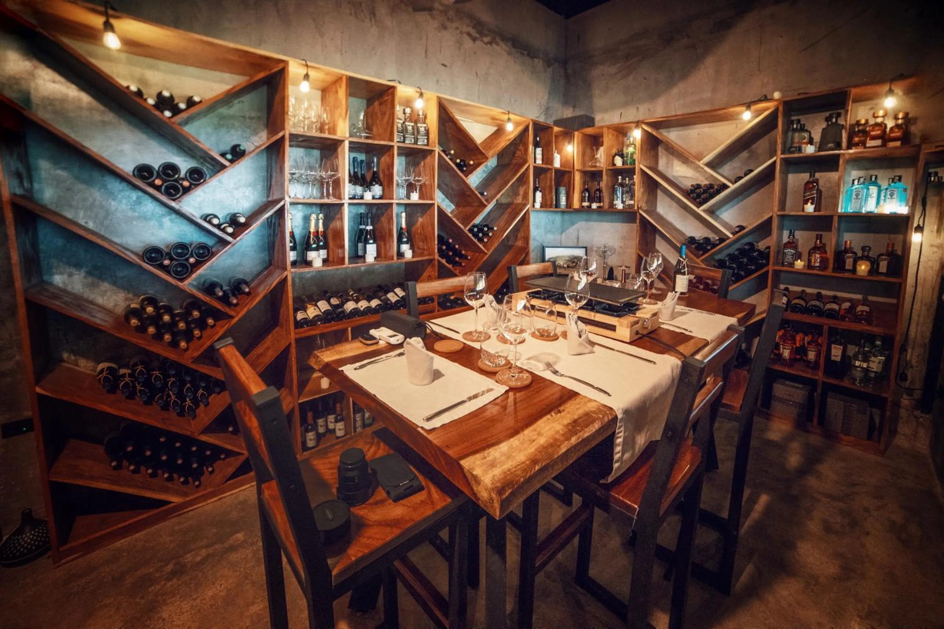 Restaurant/places to eat in Alaya Yoga & Surf & Retreat