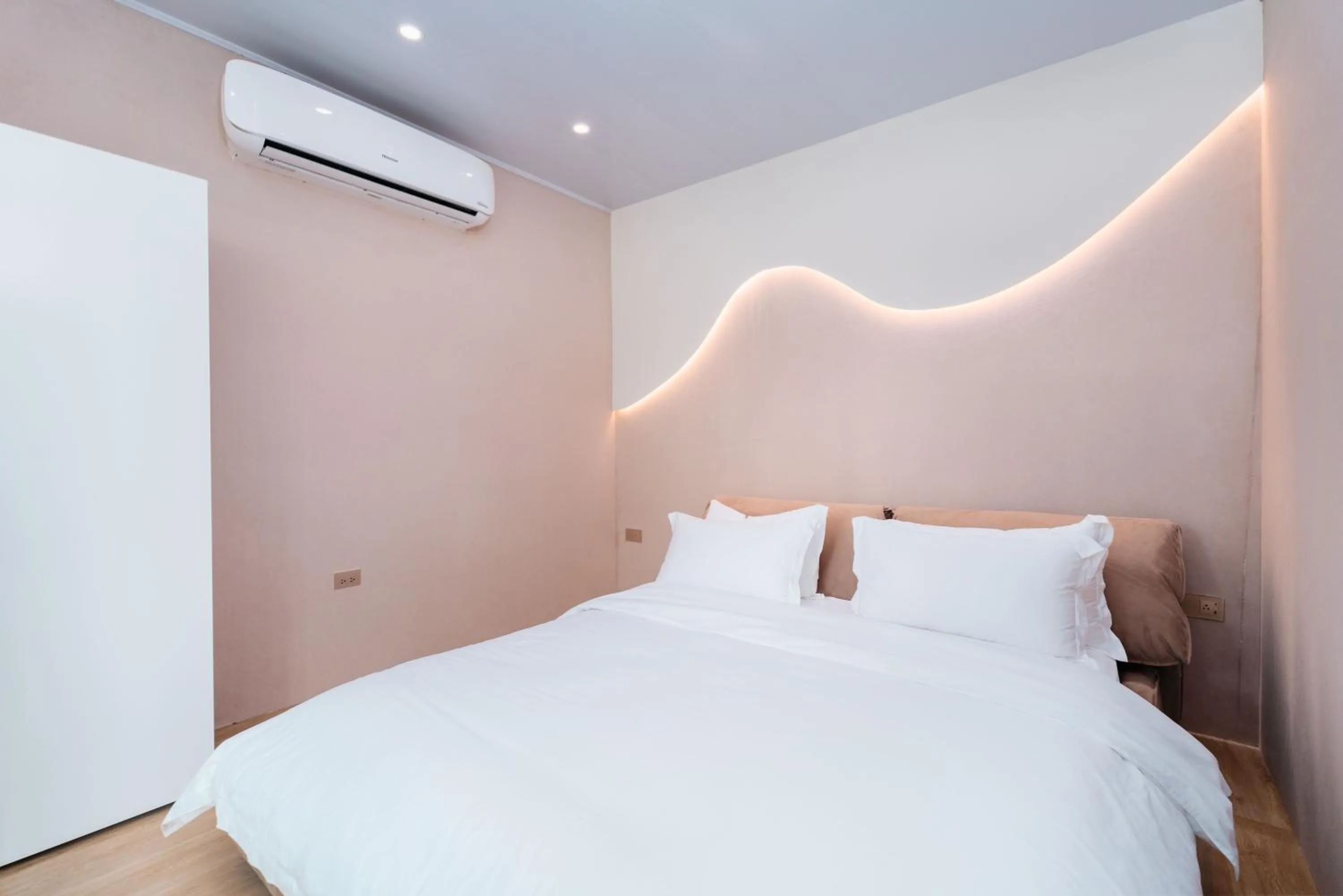 Bedroom, Bed in Alaya Yoga & Surf & Retreat