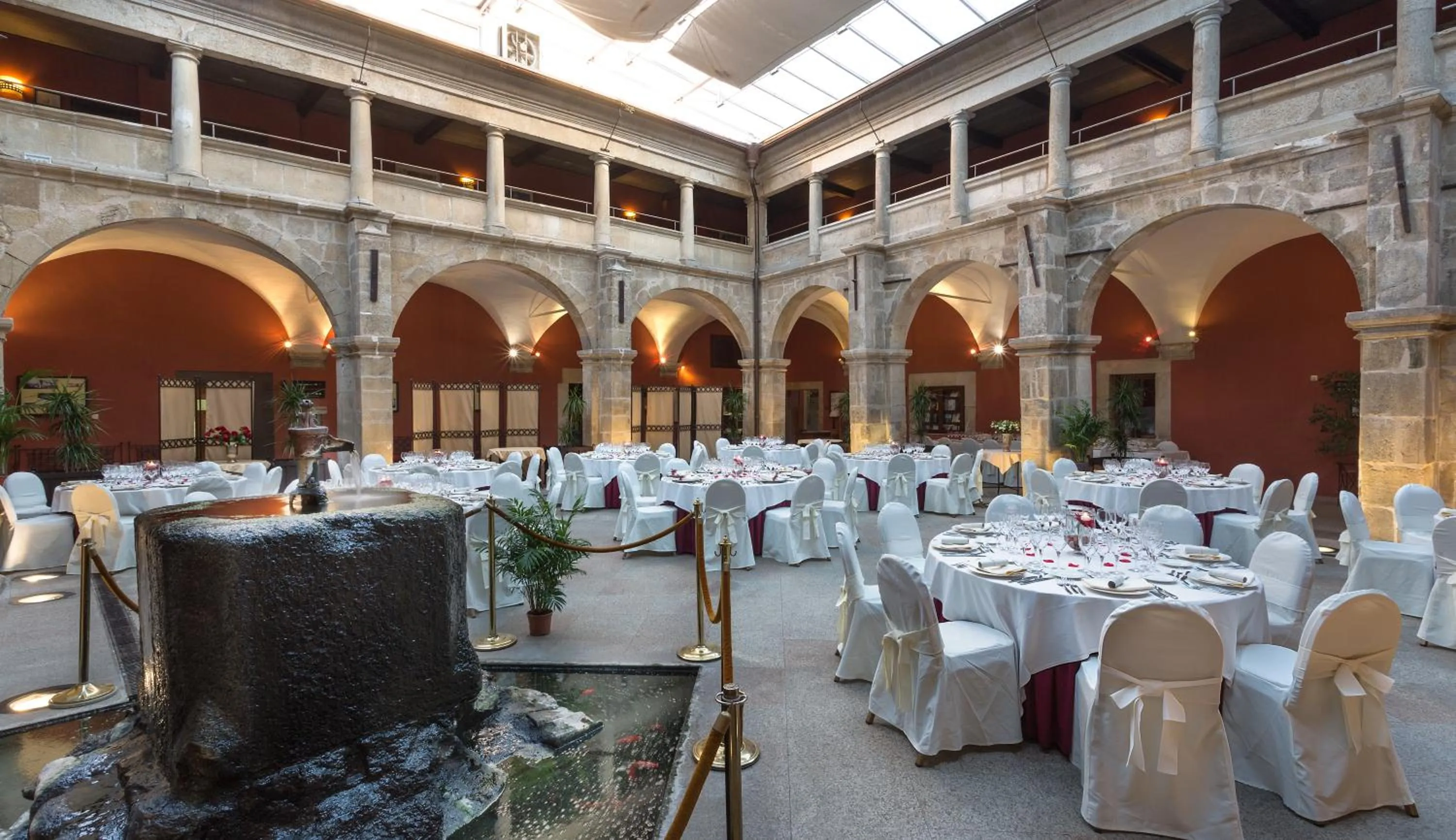 Banquet/Function facilities in Izan Trujillo