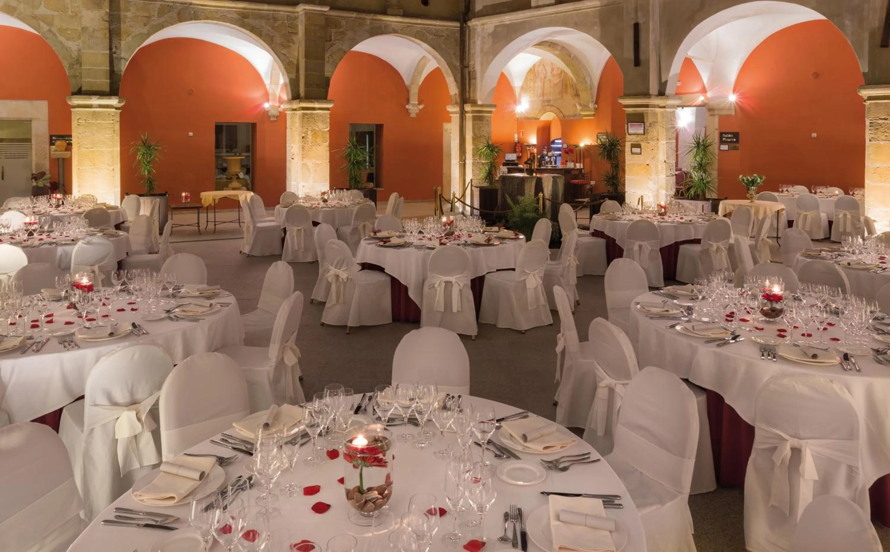 Banquet/Function facilities in Izan Trujillo