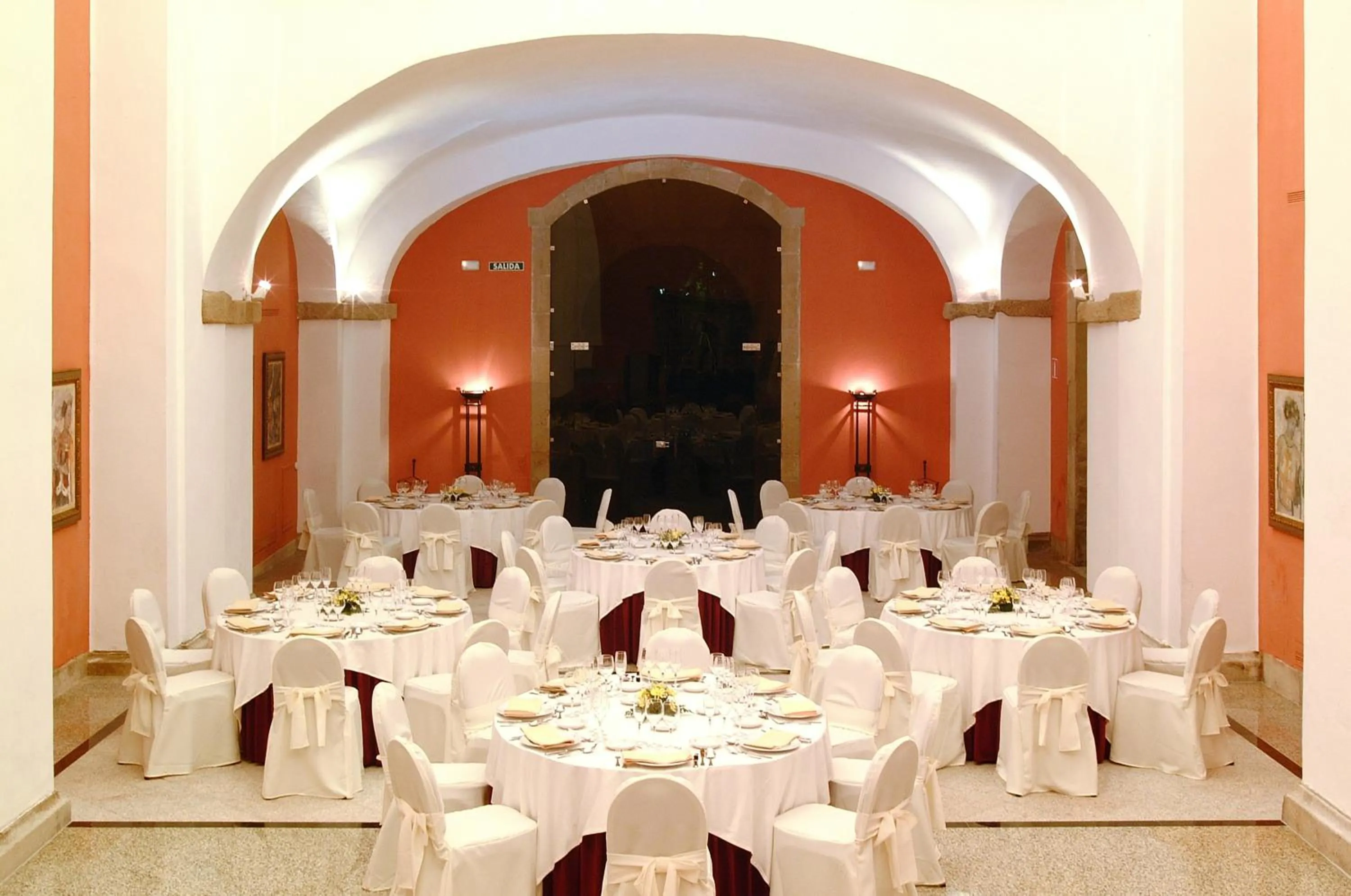 Banquet/Function facilities in Izan Trujillo