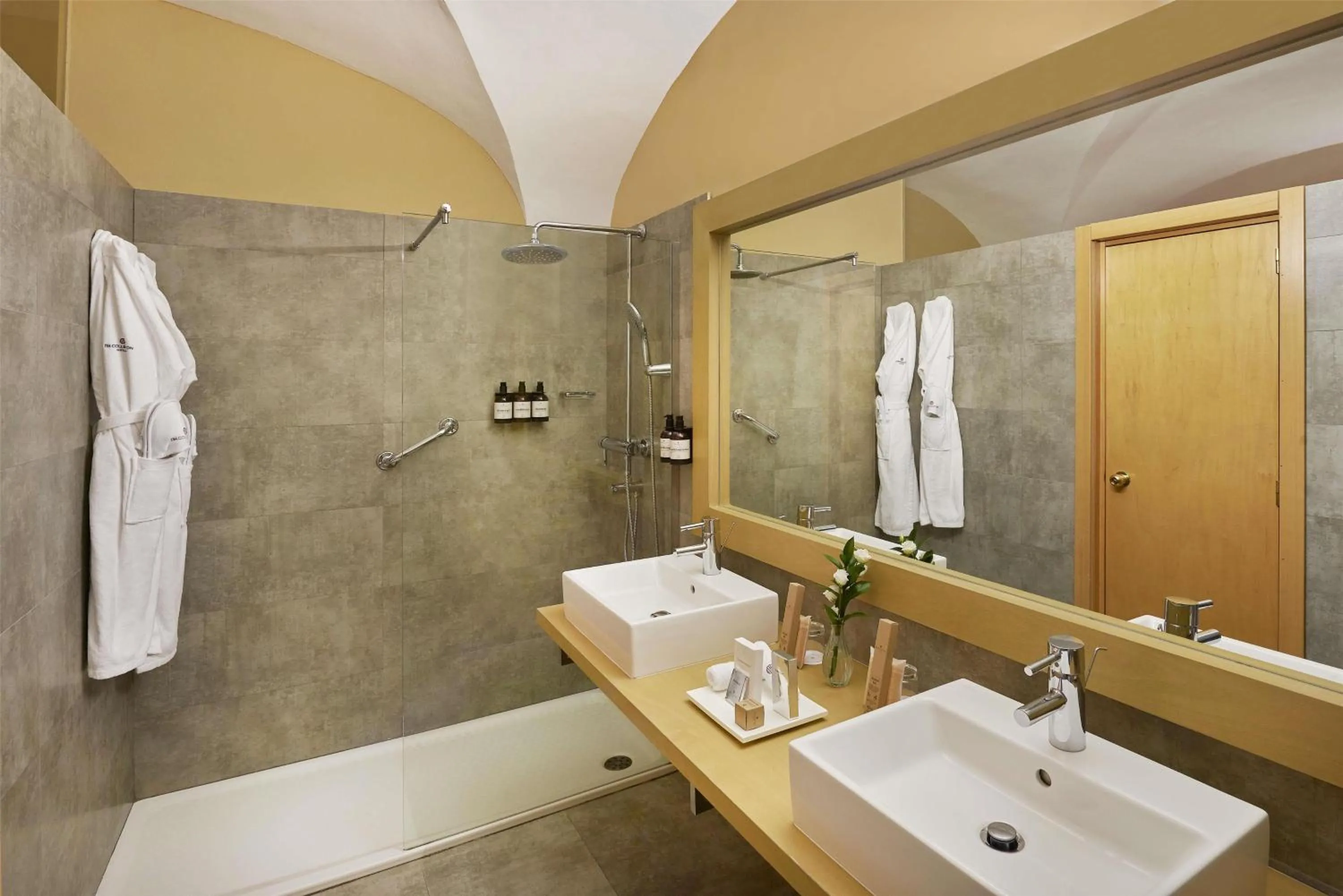 Bathroom in NH Collection Cáceres Palacio de Oquendo