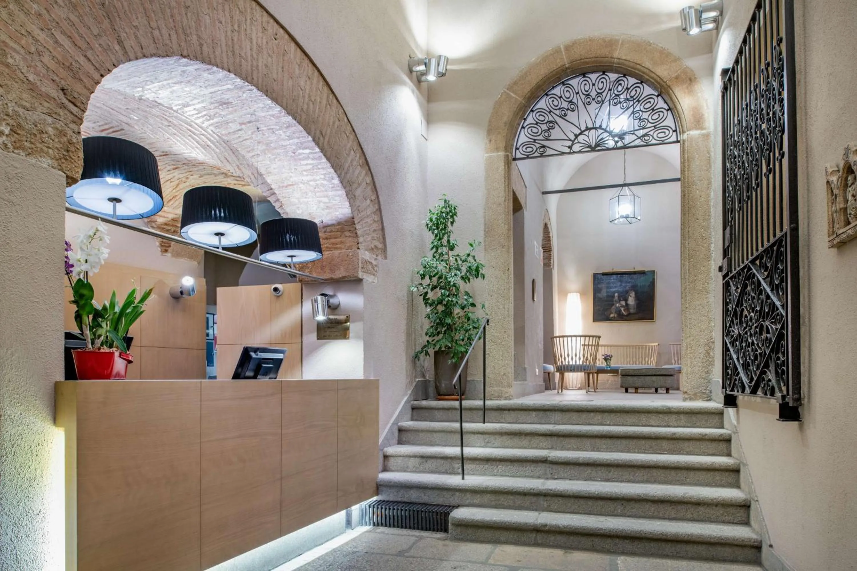 Lobby or reception in NH Collection Cáceres Palacio de Oquendo