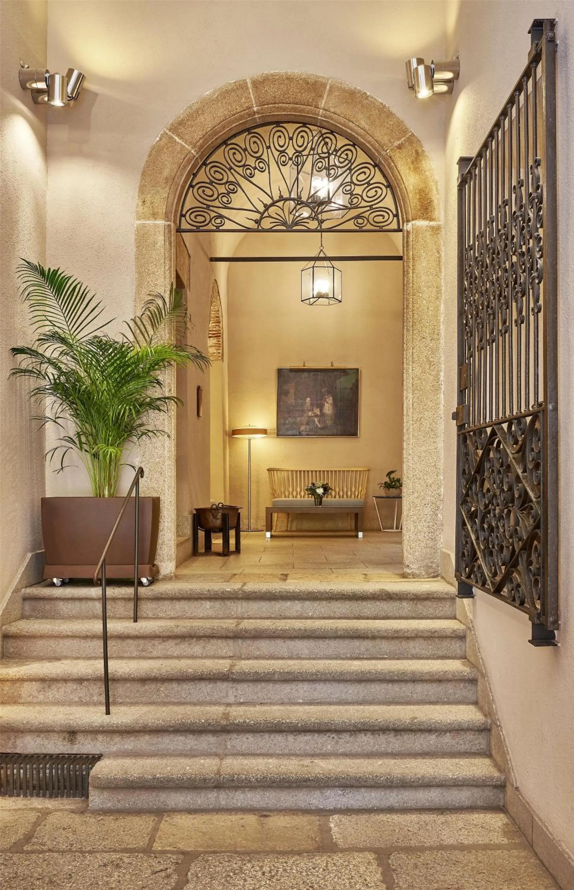 Lobby or reception in NH Collection Cáceres Palacio de Oquendo