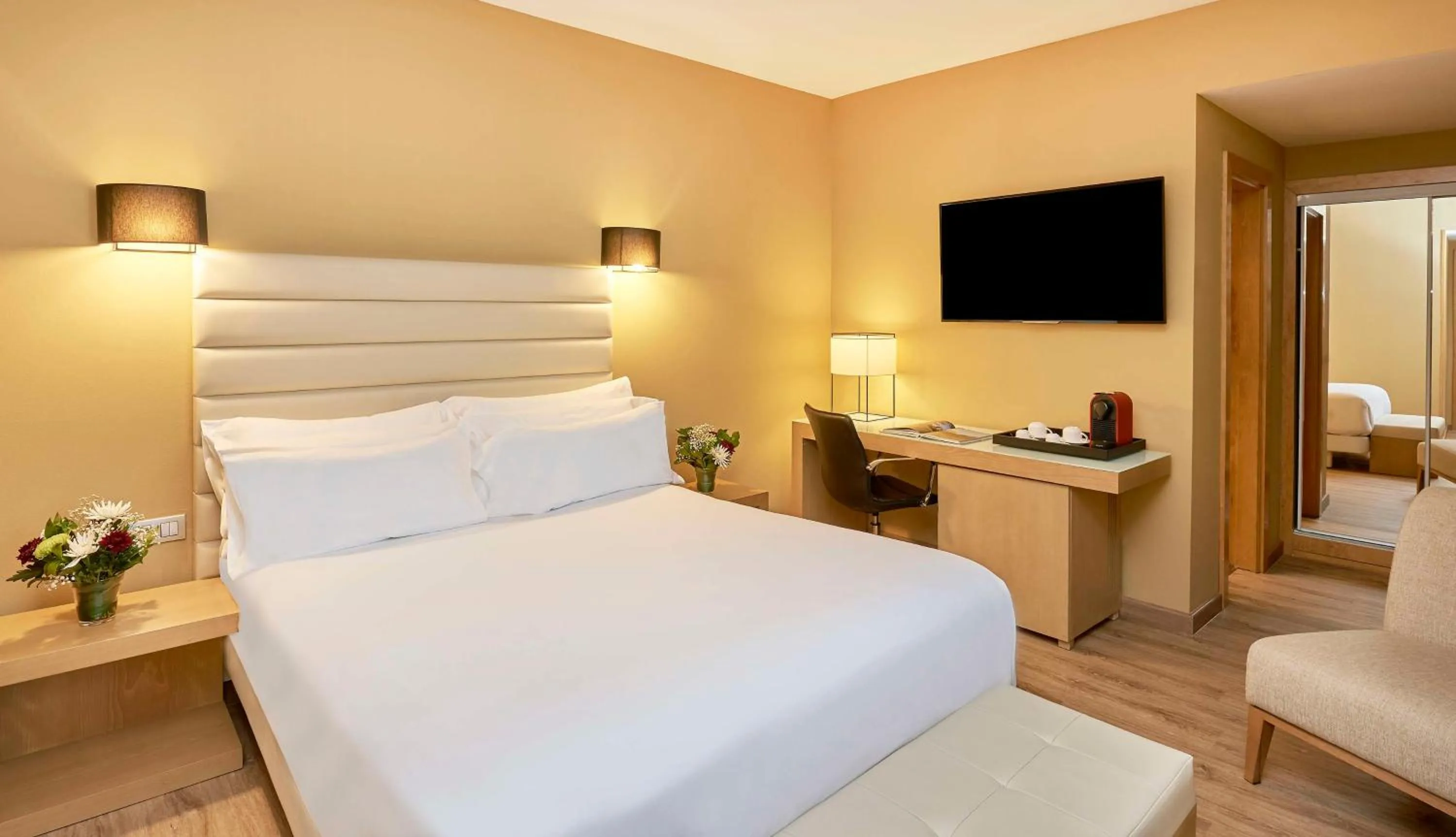 Bedroom, Bed in NH Collection Cáceres Palacio de Oquendo