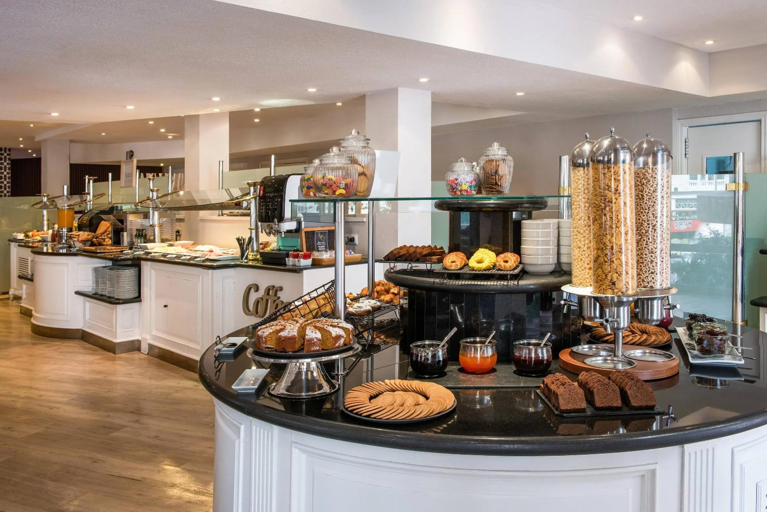 Kitchen or kitchenette in Hotel Madrid Gran Vía 25 Affiliated by Meliá