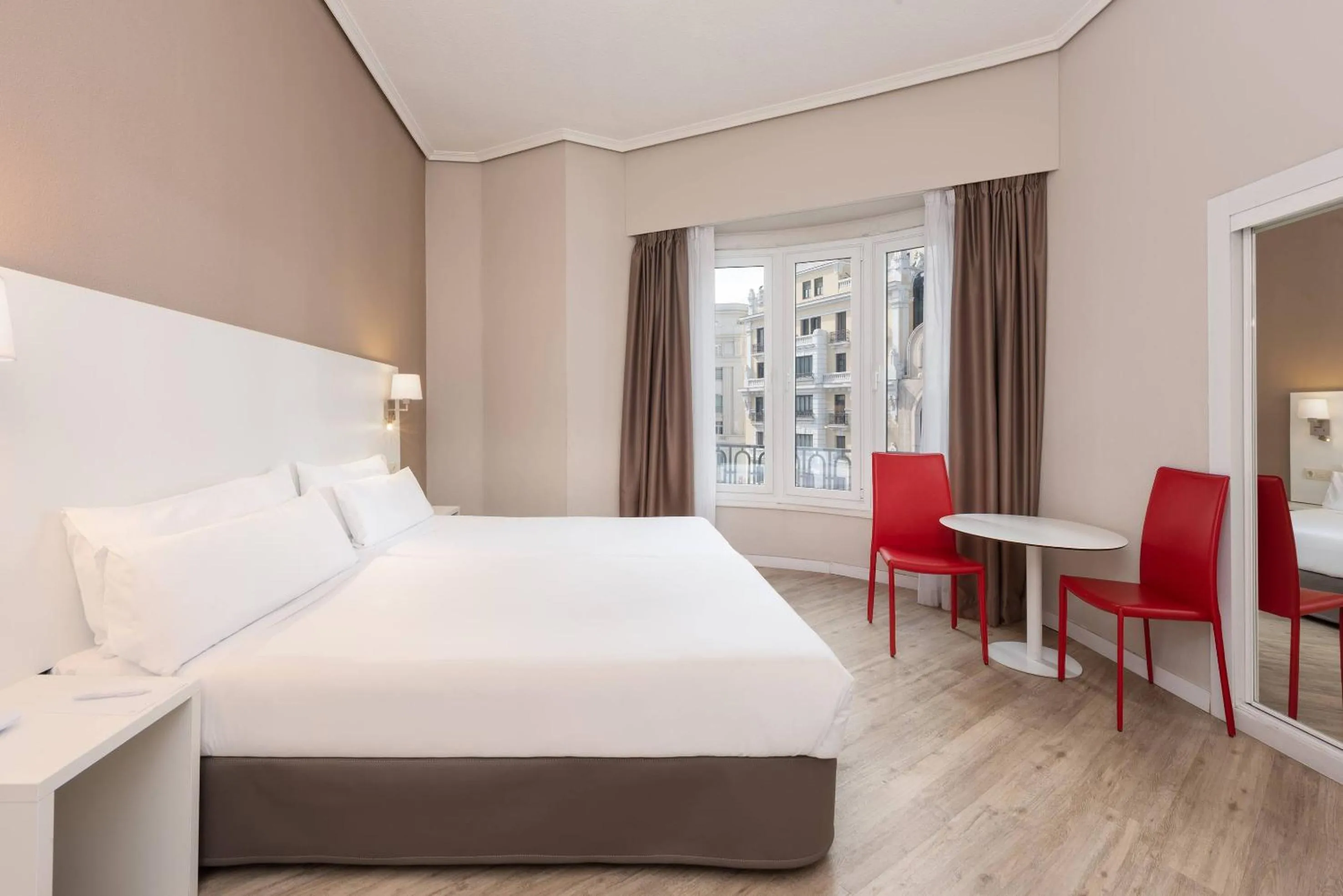 Property building in Hotel Madrid Gran Vía 25 Affiliated by Meliá