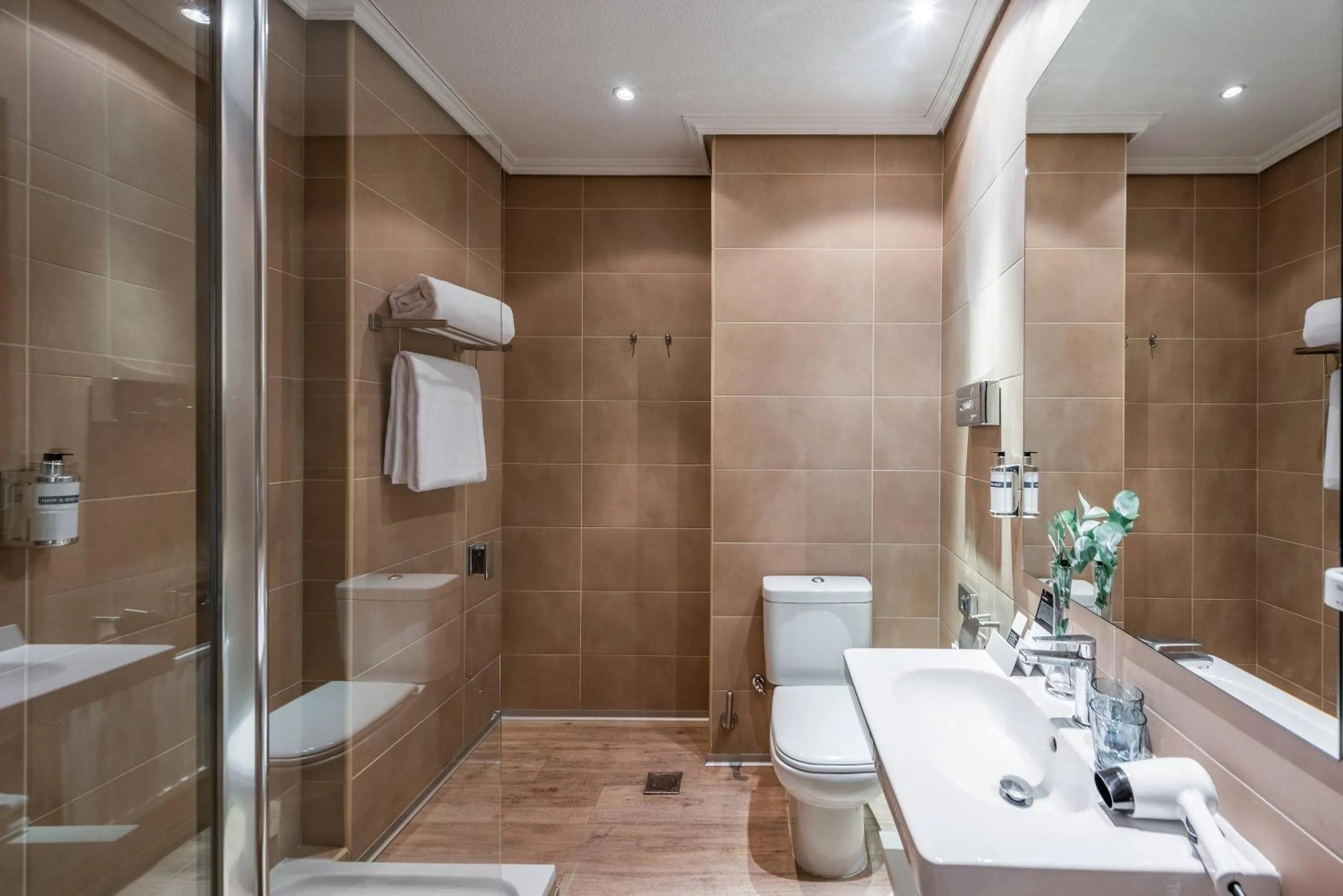 Shower in Hotel Madrid Gran Vía 25 Affiliated by Meliá