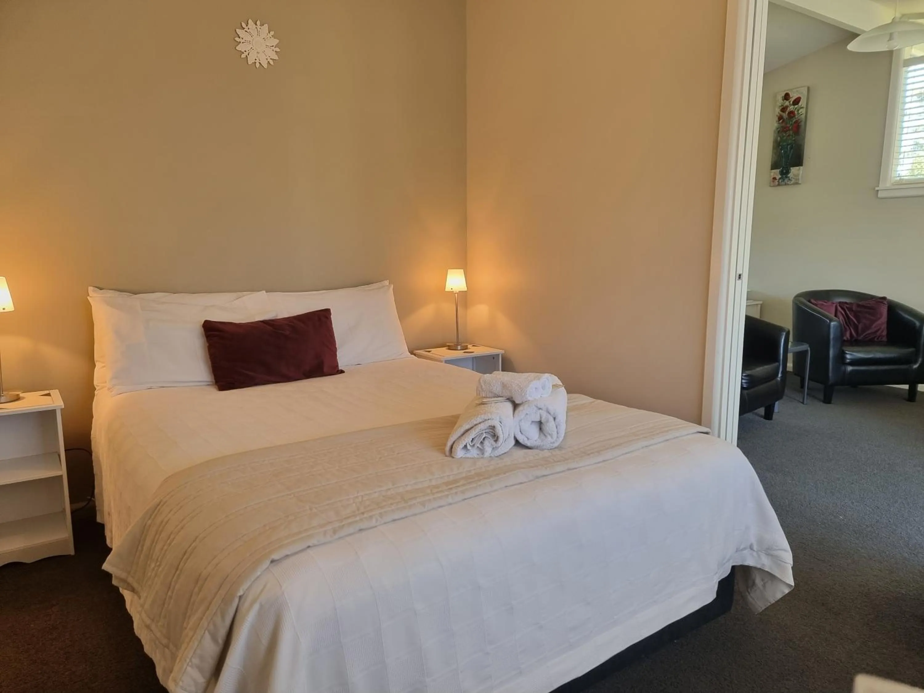 Bedroom, Bed in Cheviot Motels, Cabins and Camp