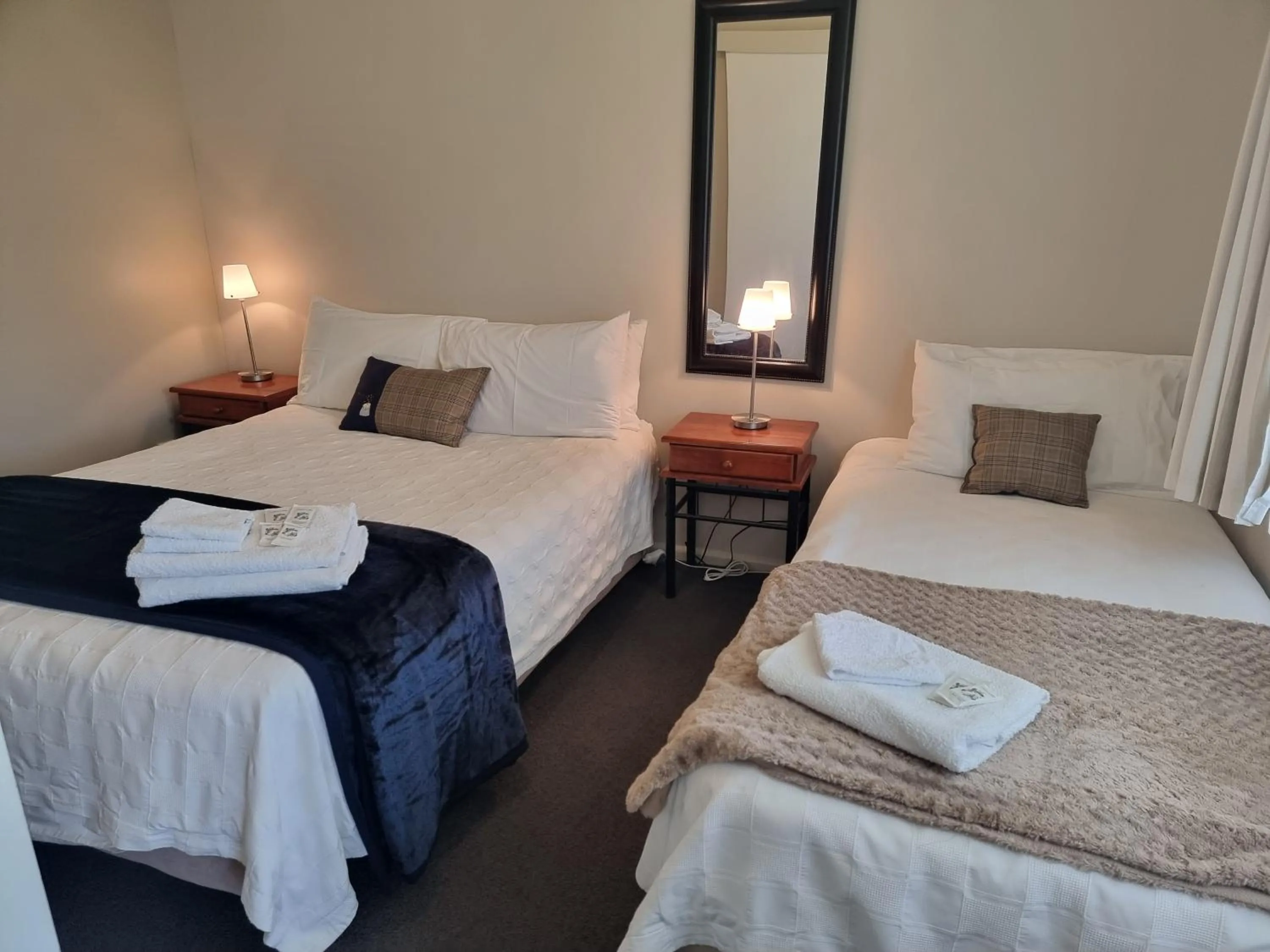 Bedroom, Bed in Cheviot Motels, Cabins and Camp